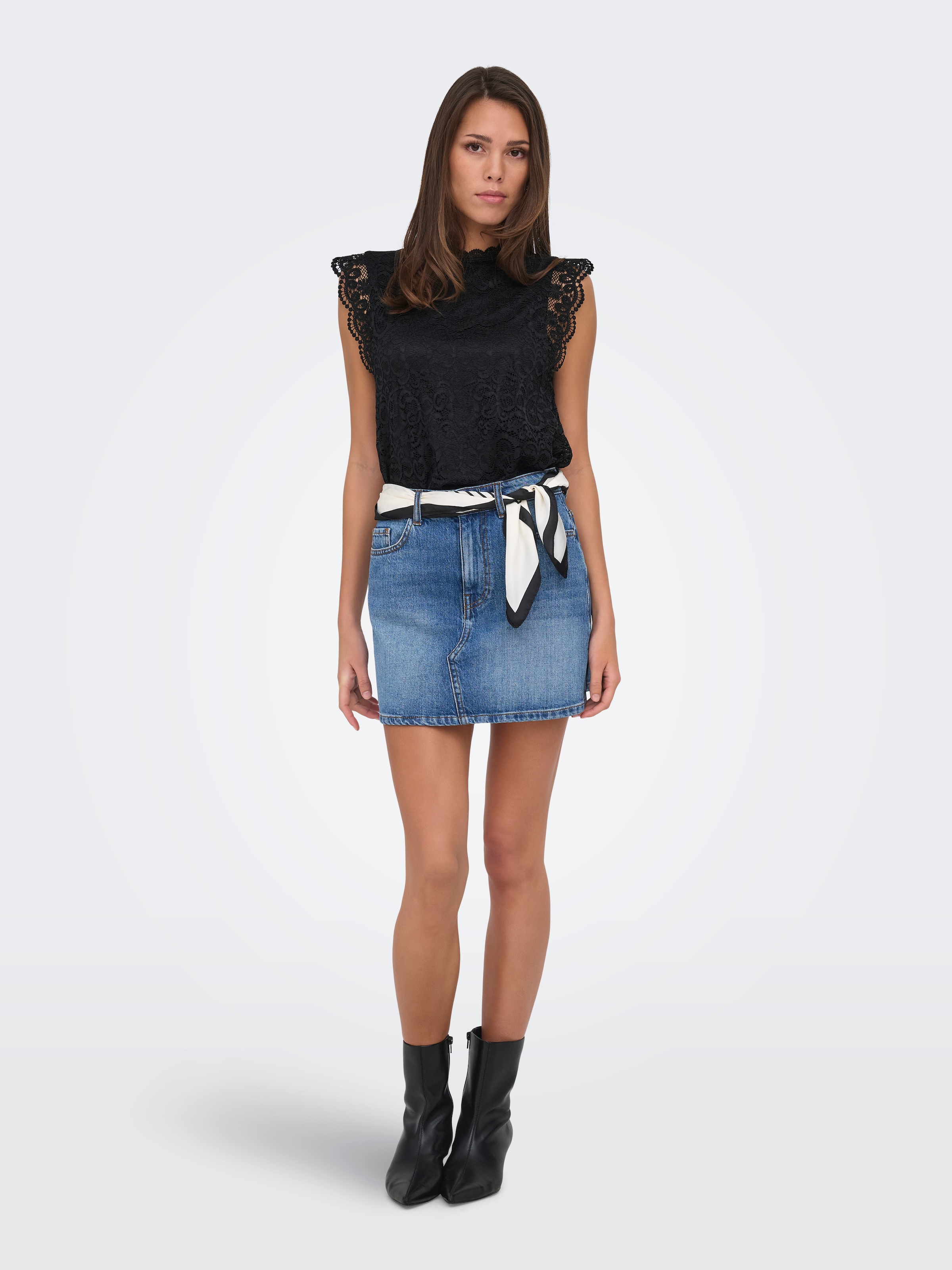 JDY Chemise en dentelle »JDYLOTAS S/L LACE TOP JRS« mélange de matériaux, coupe régulière
