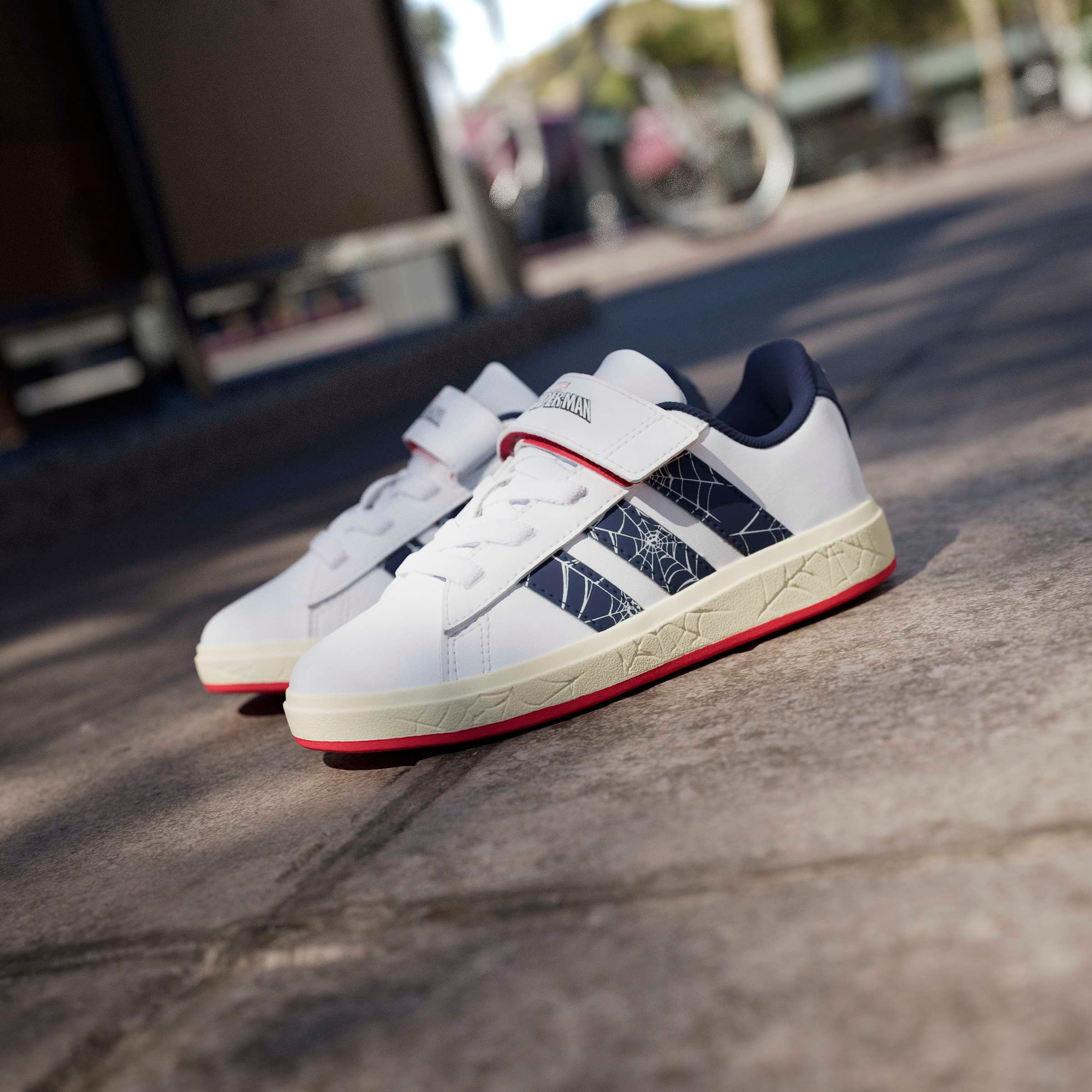 adidas Sportswear Sneakers »ADIDAS MARVEL SPIDER-MAN GRAND COURT KIDS«  pour enfants et adolescents