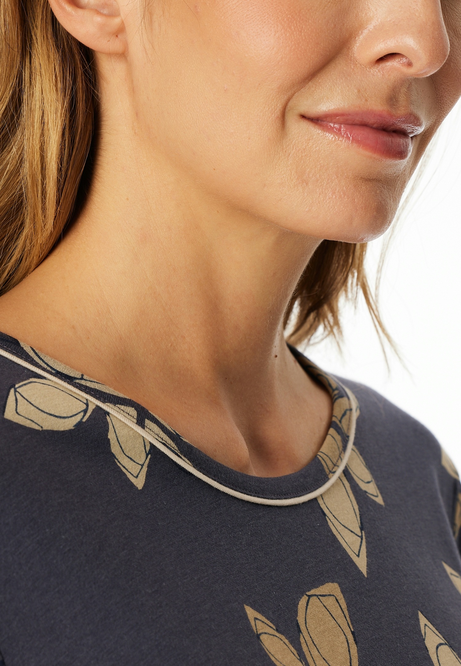 Schiesser Nachthemd »Comfort Nightwear« florales Muster, langärmelig, Single-Jersey, Rundhalsausschnitt