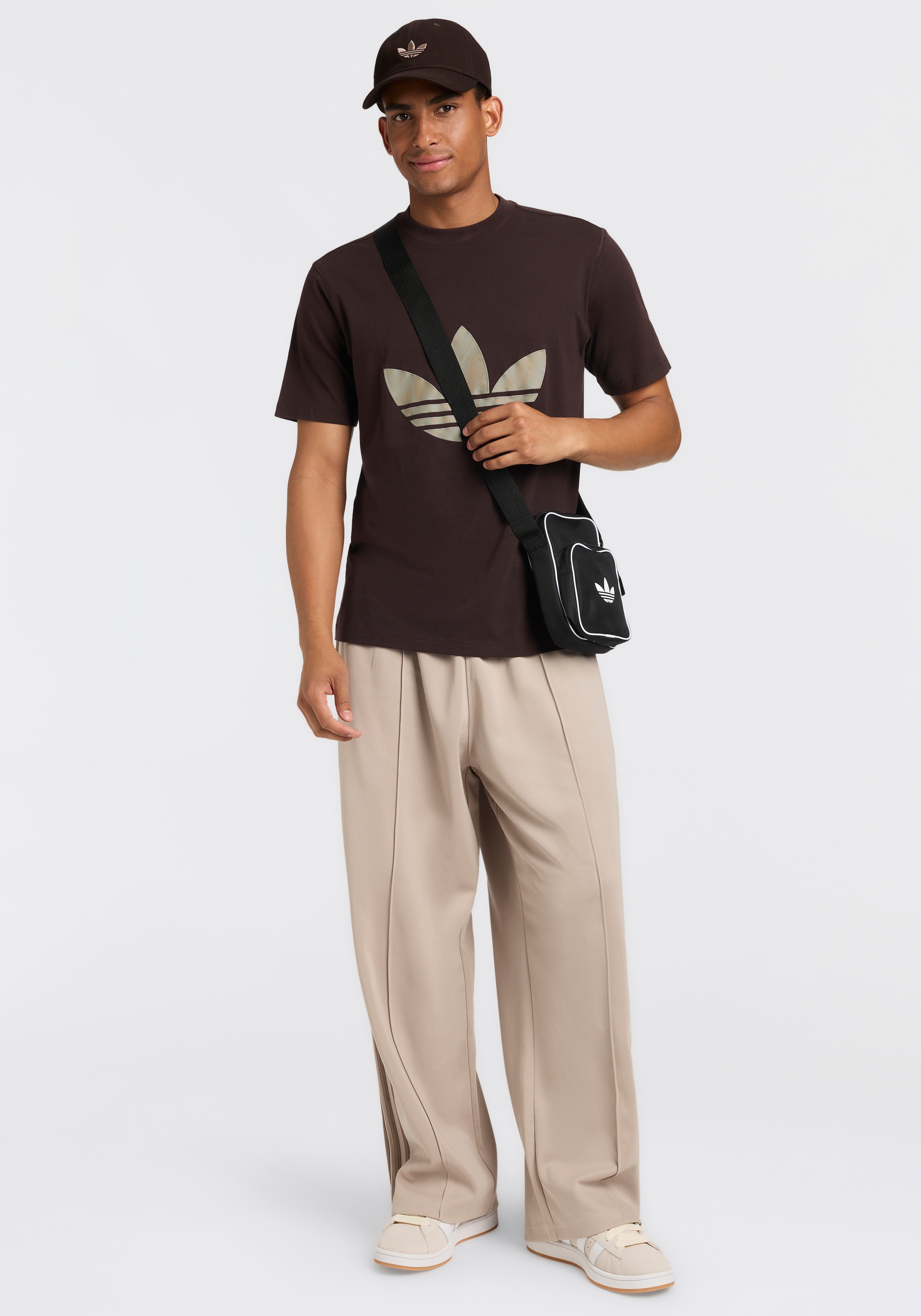 adidas Originals T-shirt »MONOGRAM TEE« pour adultes, sans fermeture, en coton