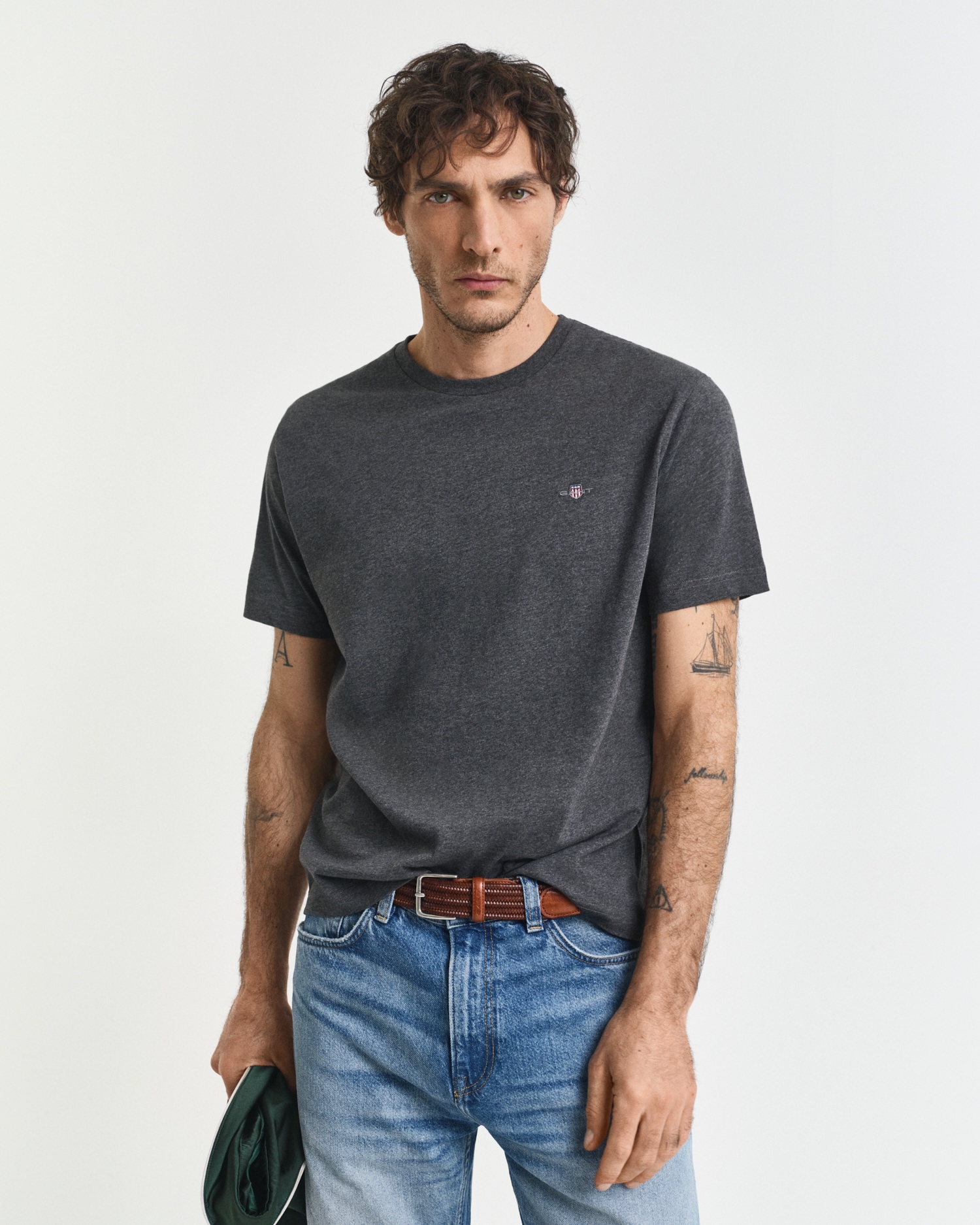 Gant T-shirt »REG SHIELD SS T-SHIRT« avec broderie du logo sur la poitrine
