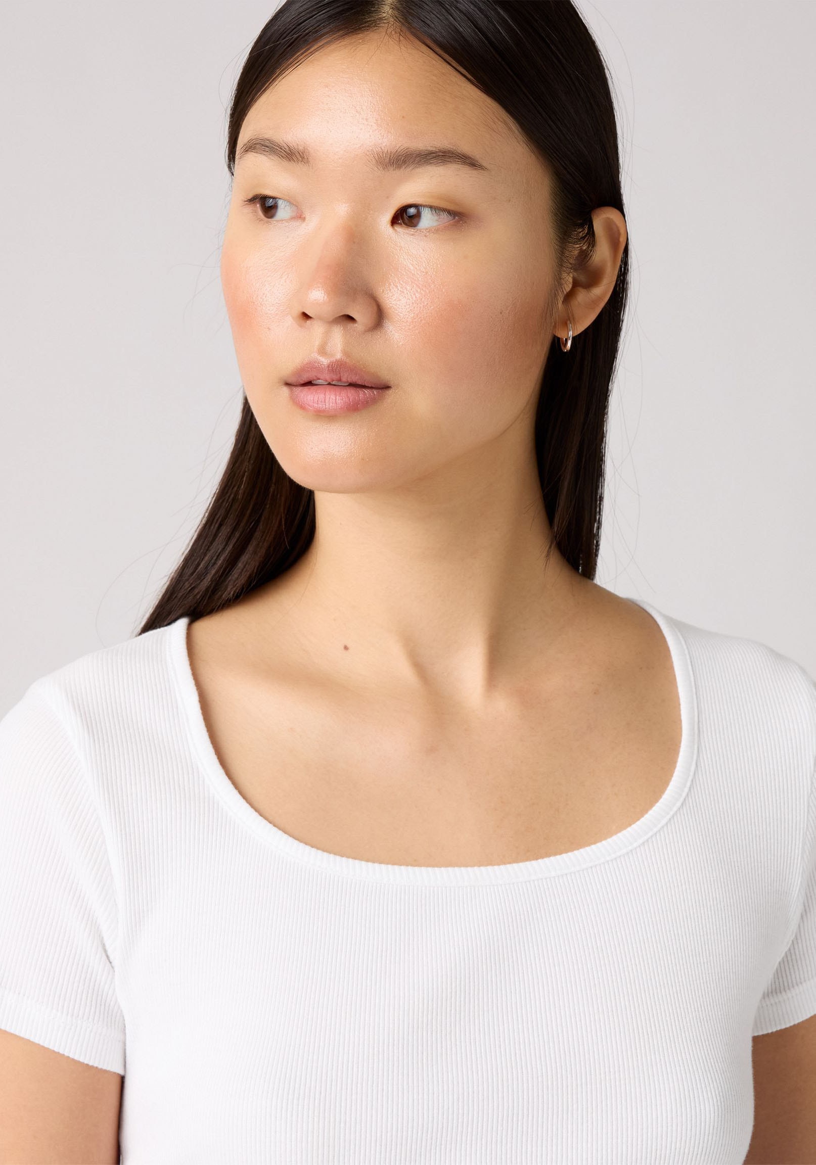 Levi's® T-Shirt »ESSENTIAL SQRD NE« Feinrippqualität