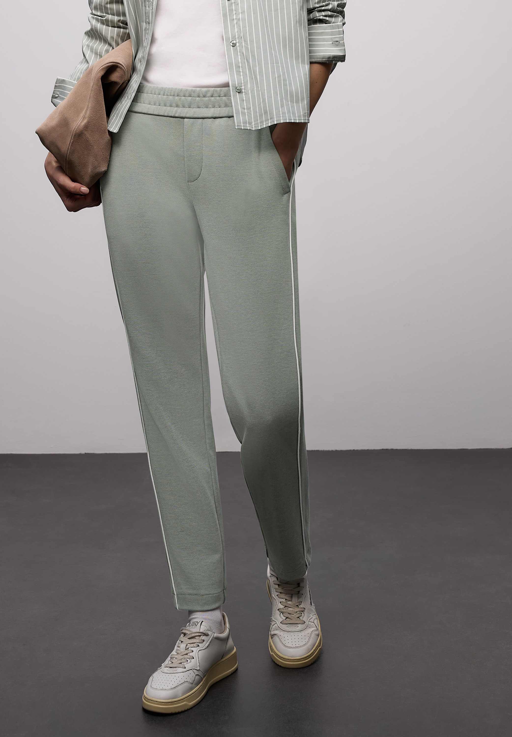 STREET ONE Pantalon en tissu »Style Bonny«  avec détails tape sportifs