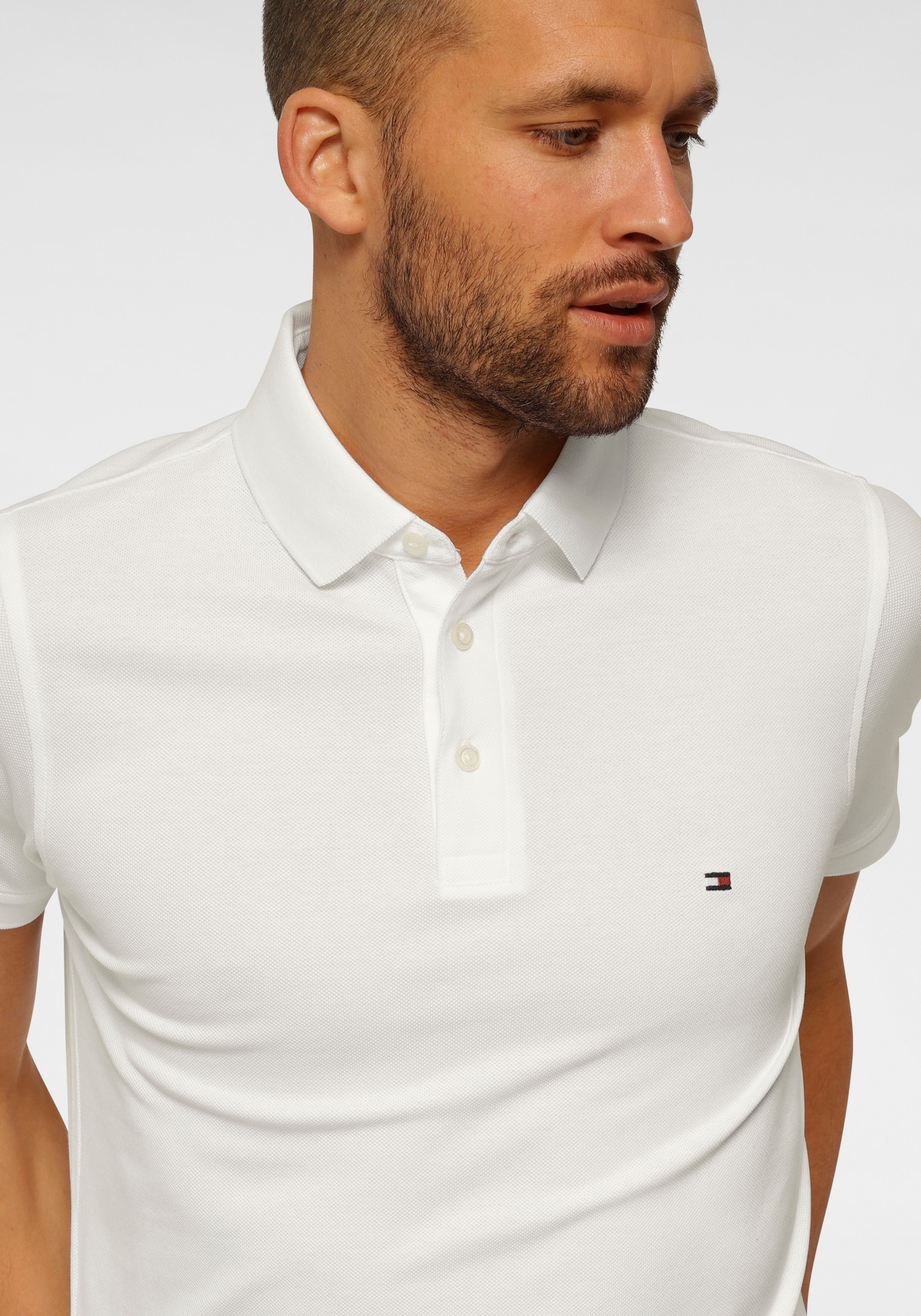 Tommy Hilfiger Polo »1985 SLIM POLO mit Stickerei und Piqué-Qualität« unifarben, casual, slim fit, Baumwollmix, Polokragen