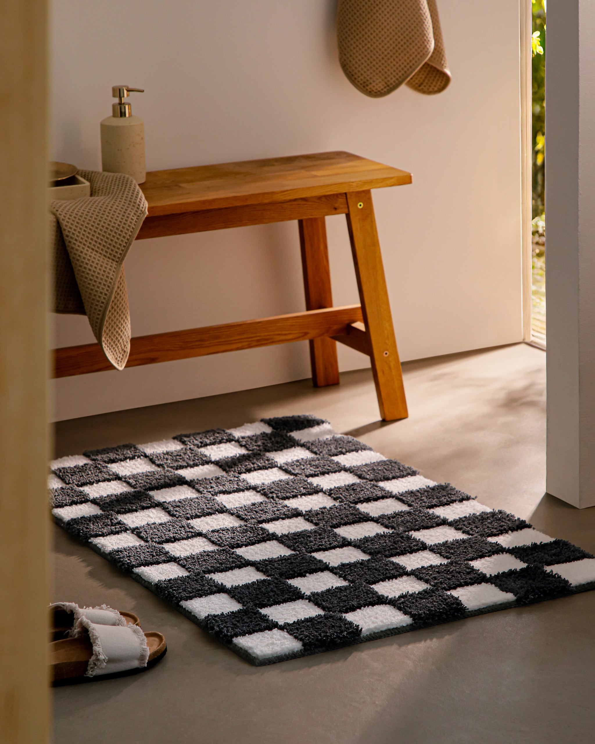 Wecon home Badematte »Bobbi« Höhe 25 mm rutschhemmend beschichtet schnell trocknend Badteppich, Schachbrett-Design, weich, rutschhemmend, waschbar