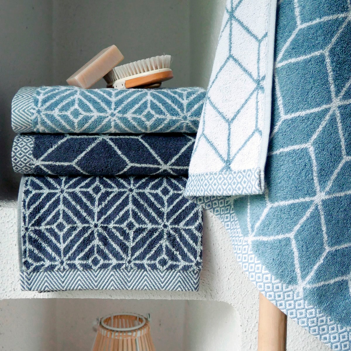 framsohn frottier Duschtuch »Design Jacquard Prisma Badetuch« mehrfarbig gewebtem Saum, hergestellt in Österreich