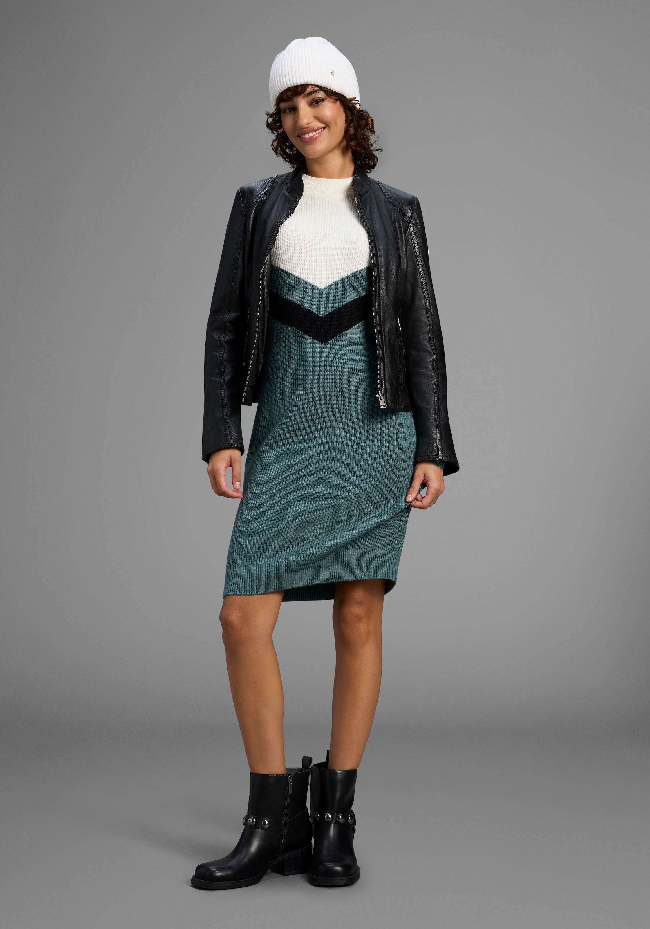 Laura Scott Robe en tricot mit Streifenmuster aus weicher Viskosequalität