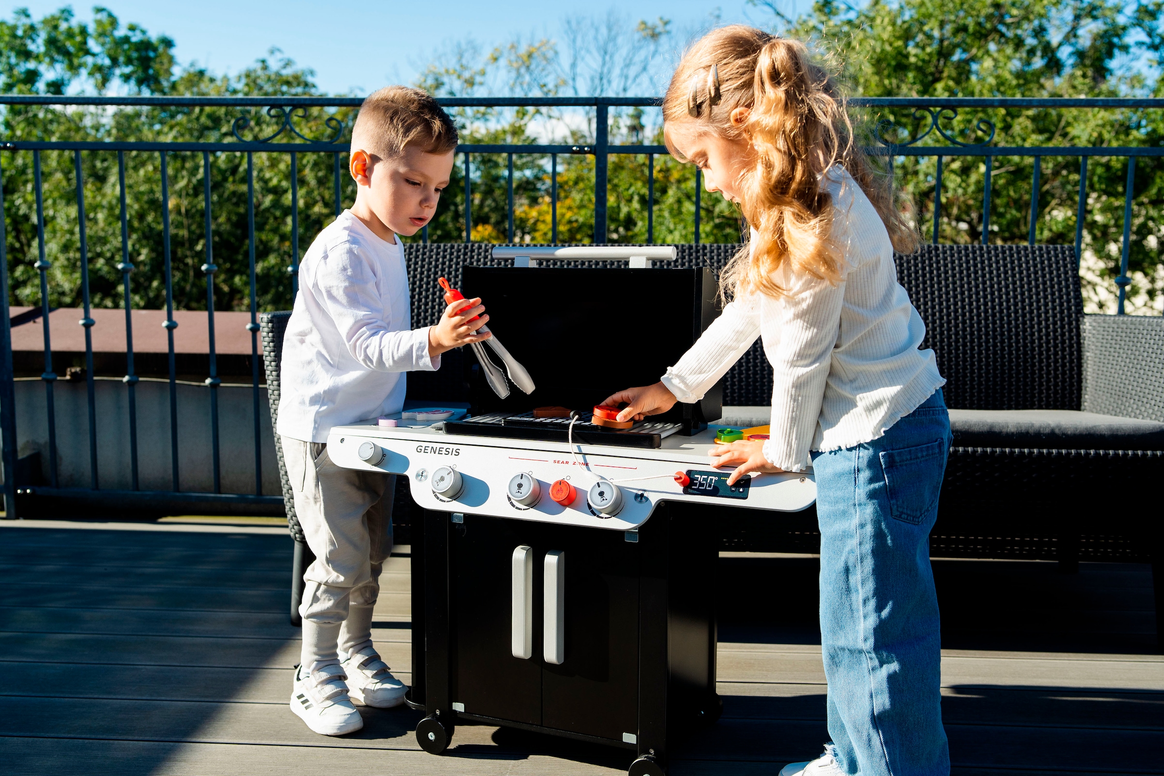 Klein Barbecue pour enfants »Weber, Genesis« FSC® - schützt Wald