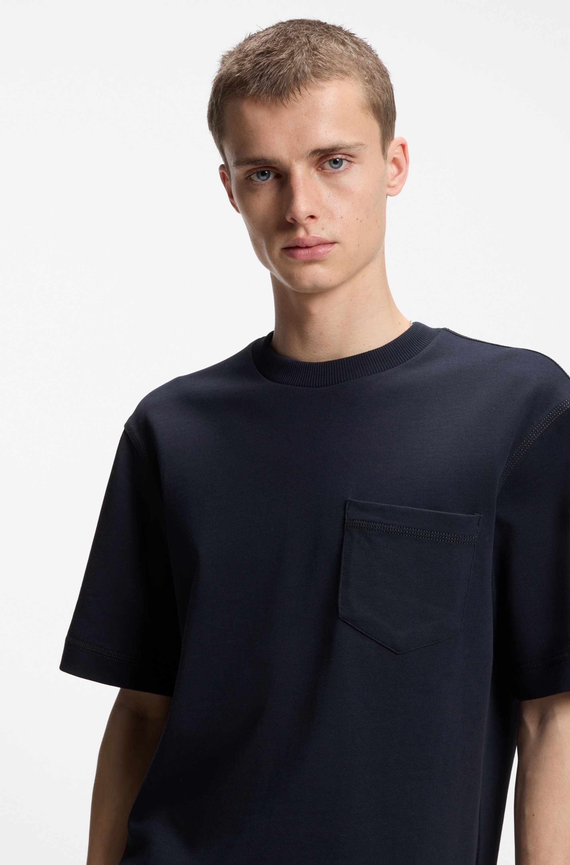 HUGO T-Shirt »Nestite« mit aufgesetzter Brusttasche, Rundhalsform