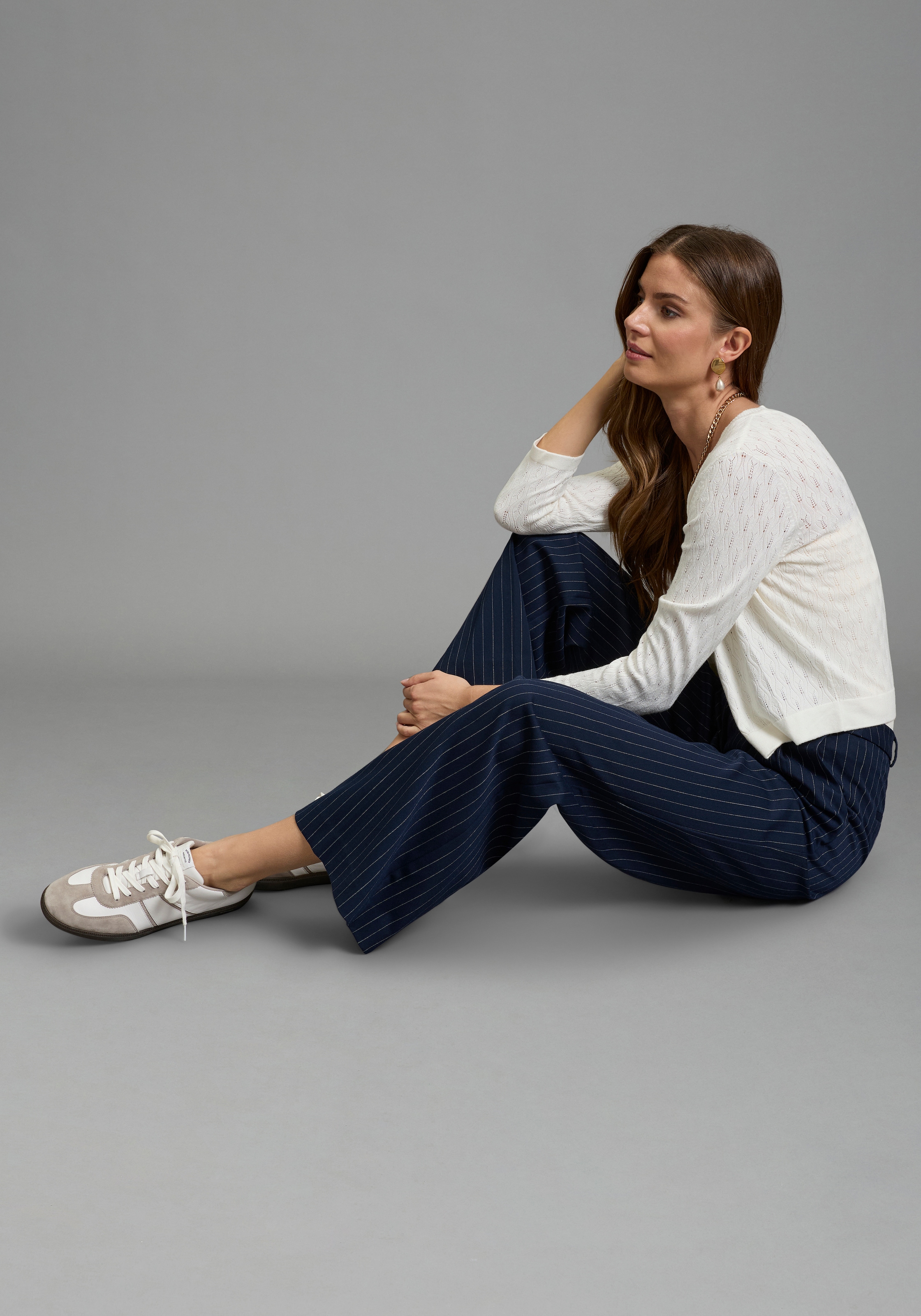 Laura Scott Veste en tricot mit femininer Wellenkante