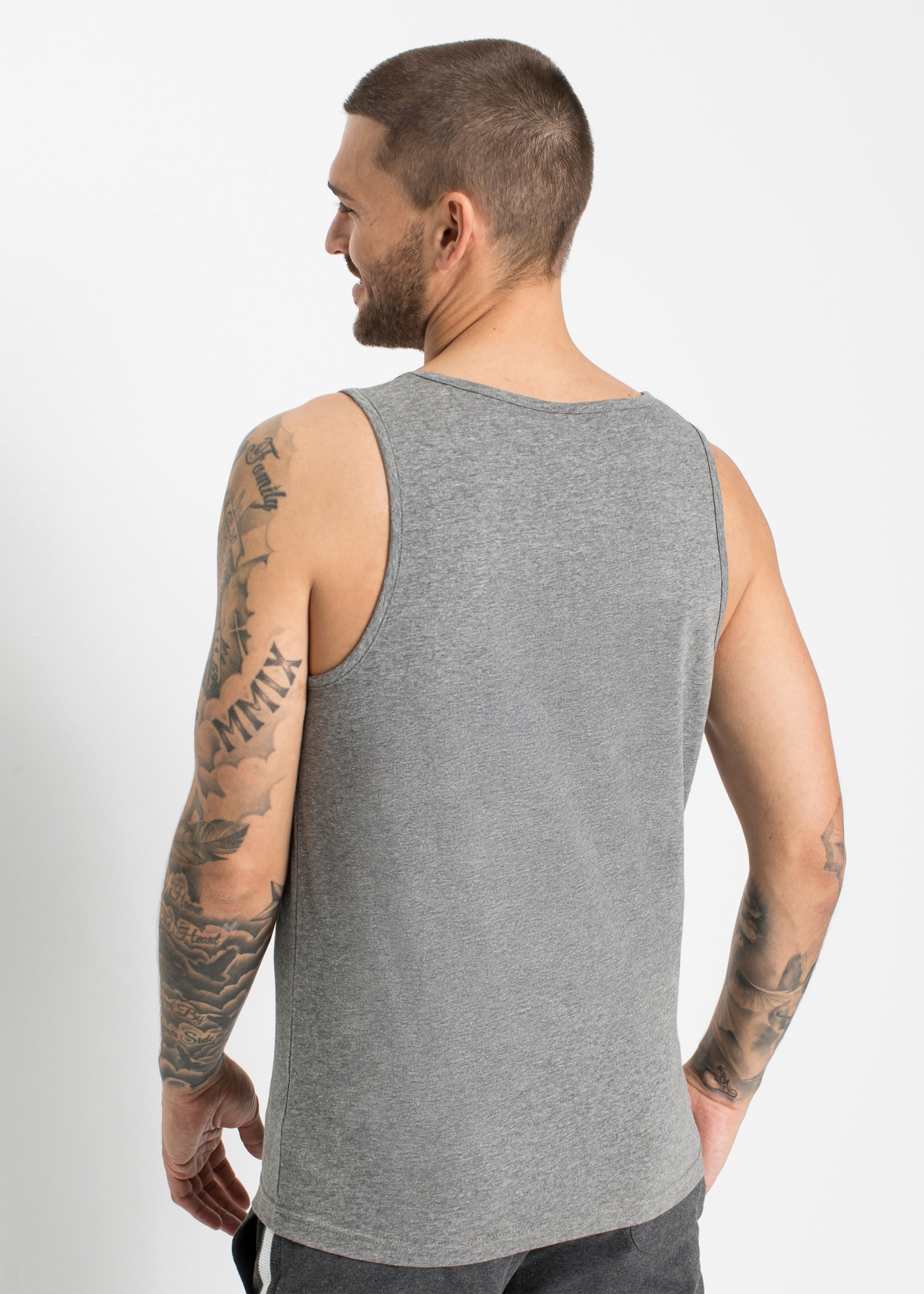 bonprix Tanktop Packung, 3, 3 Stk. Regular Fit, lässiges ärmelloses Design, Rundhalsausschnitt
