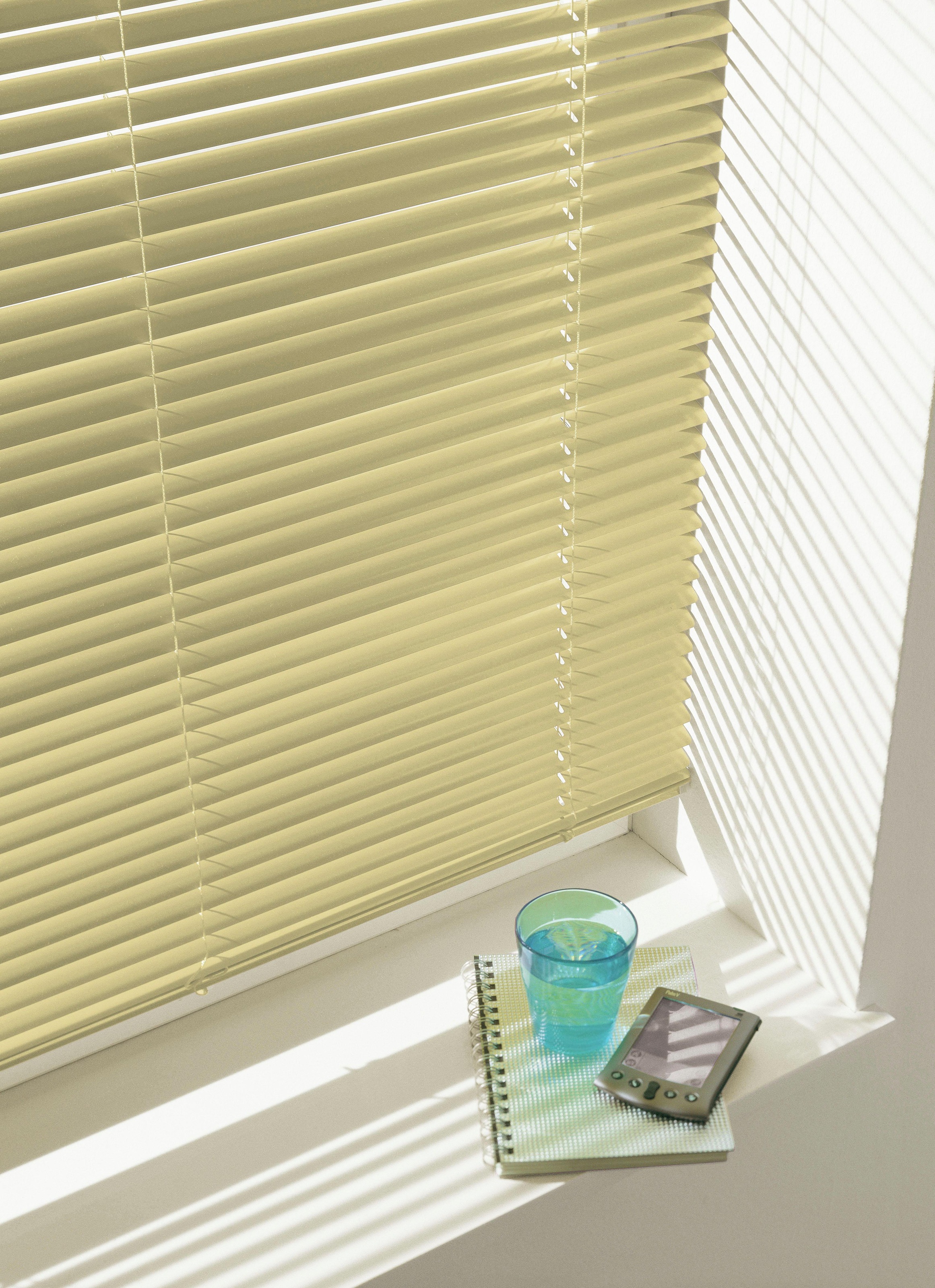 GARDINIA Store vénitien »Aluminium-Jalousie 25 mm« mit Bohren freihängend Jalousiebänder farblich passend