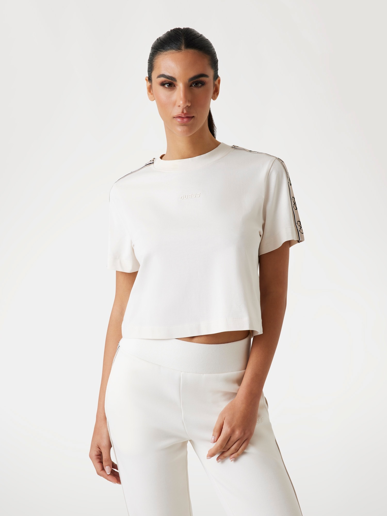 Guess T-shirt »BRITNEY CROP TEE« avec bande logo, coupe boxy