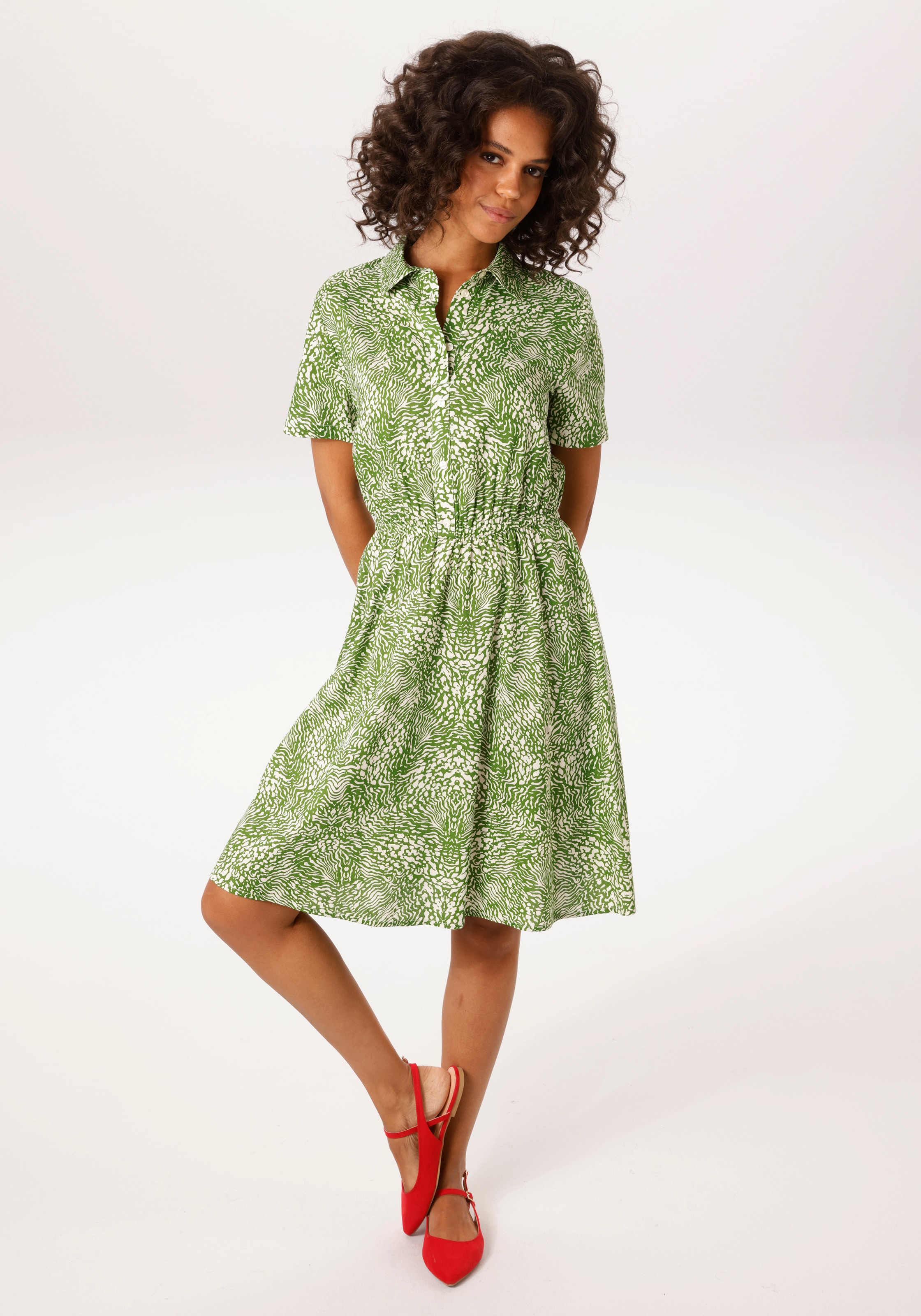 Aniston CASUAL Robe d'été mit fantasievollem, grafischen Muster - NEUE KOLLEKTION