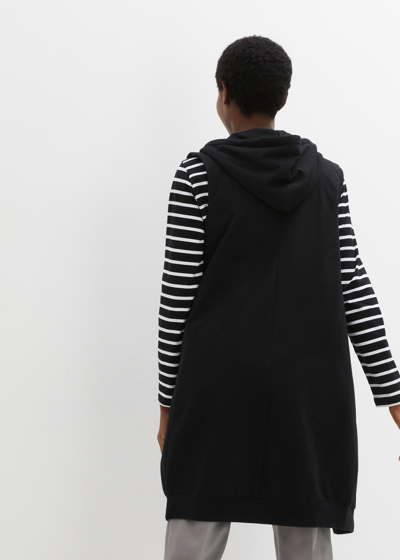 bonprix Gilet de sweat lange Weste mit Kapuze, Baumwoll-Mischung, 2-Wege-Zipper