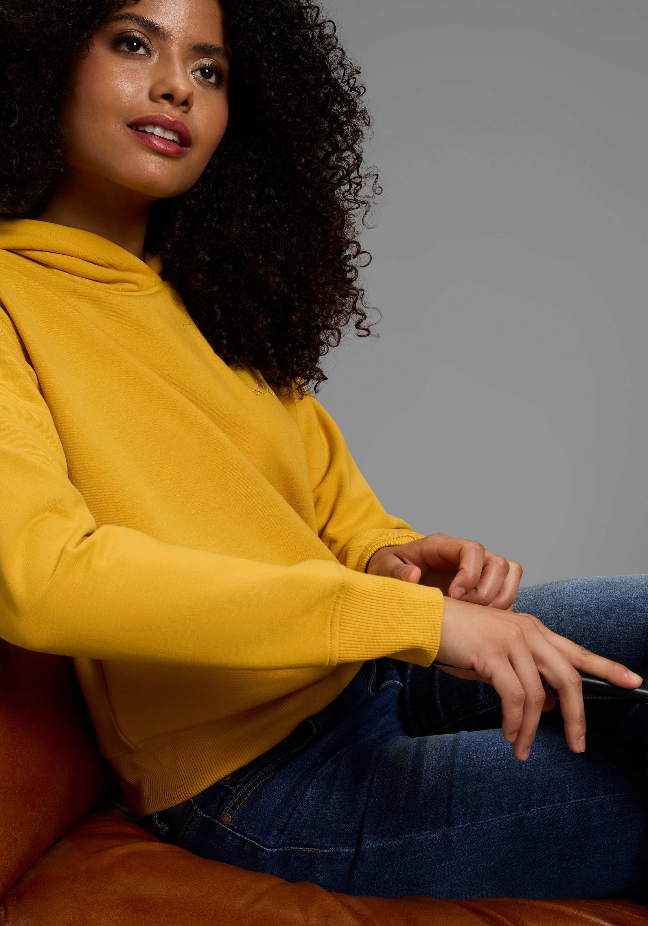 Laura Scott Sweat à capuche , mit Kapuze, figurumspielende Passform, mit Stickerei als Applikation
