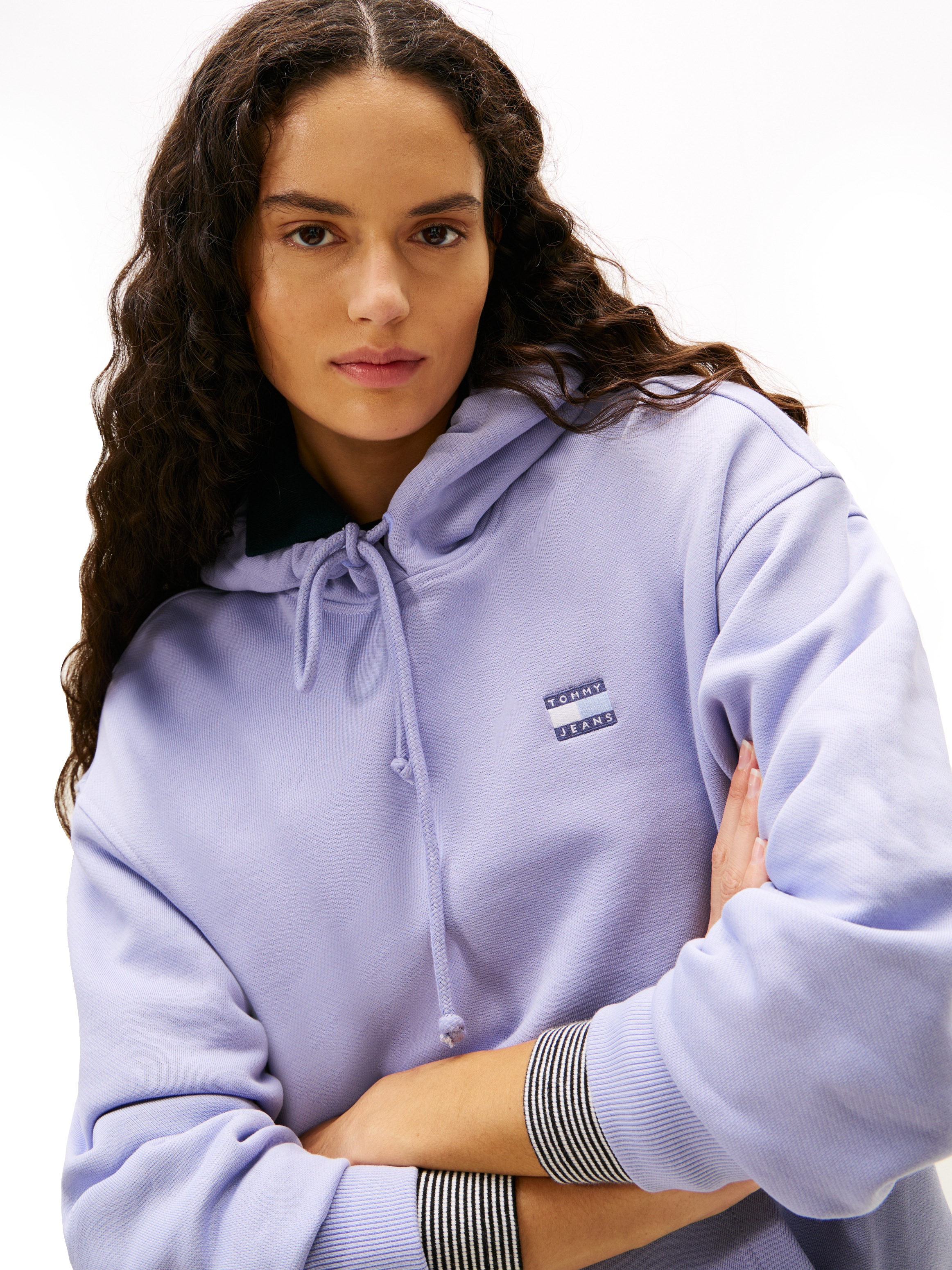 Tommy Jeans Hoodie »TJW BXY BADGE HOODIE EXT«, avec badge logo
