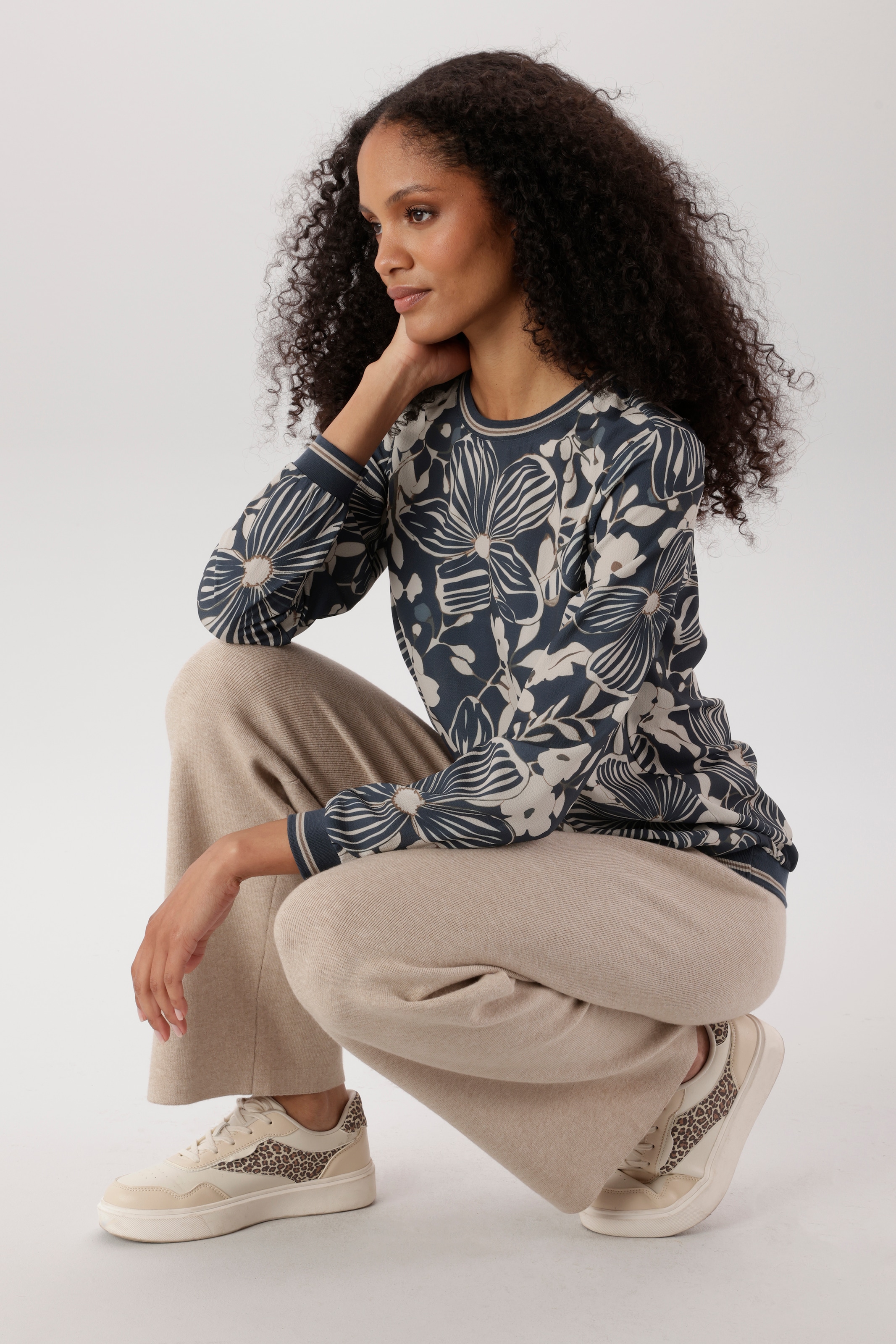 Aniston SELECTED Chemisier à chemise avec bords sportifs et imprimé floral - NOUVELLE COLLECTION