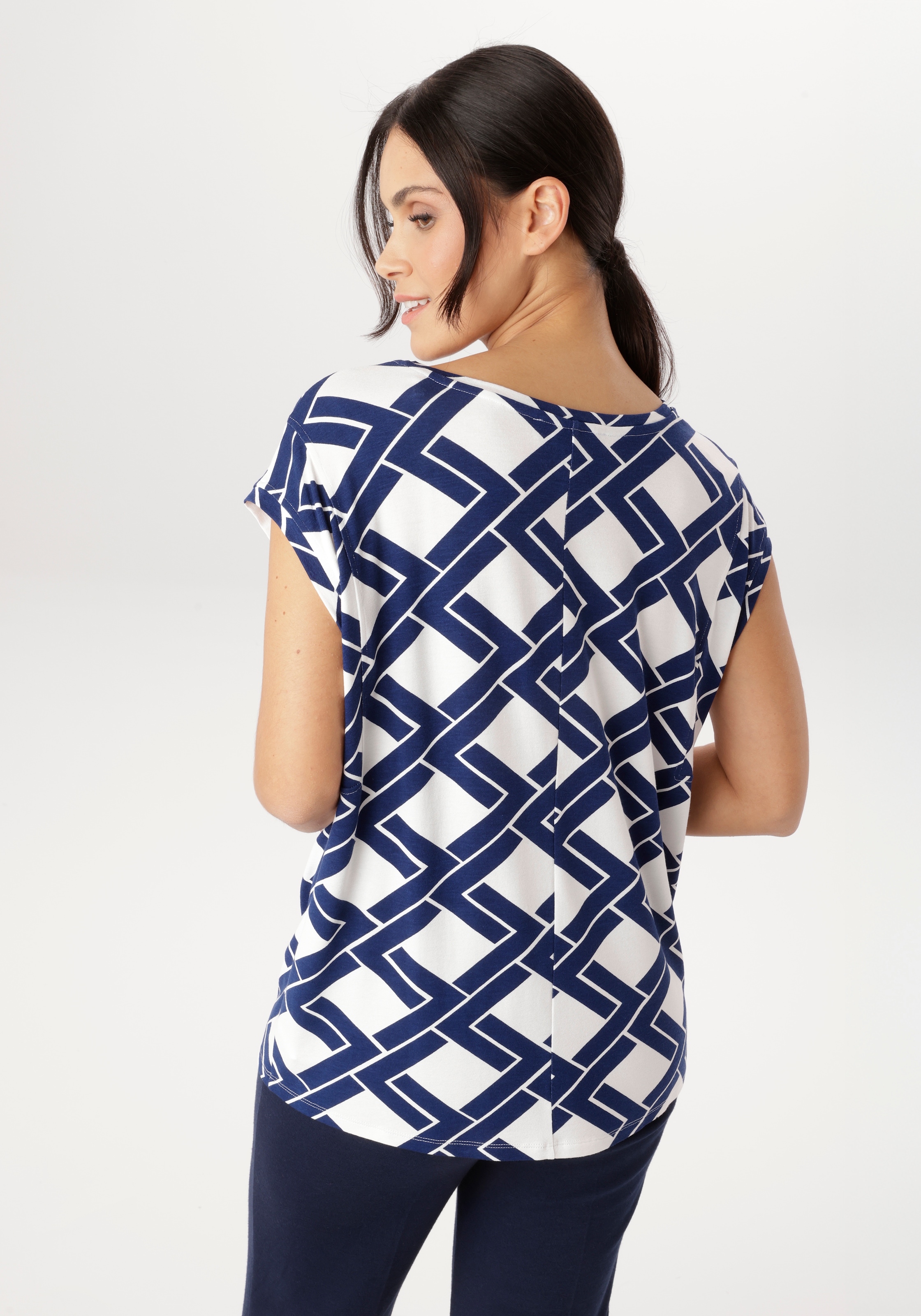 Aniston SELECTED T-shirt überschnittene Schultern und fixiertem Umschlag - NEUE KOLLEKTION