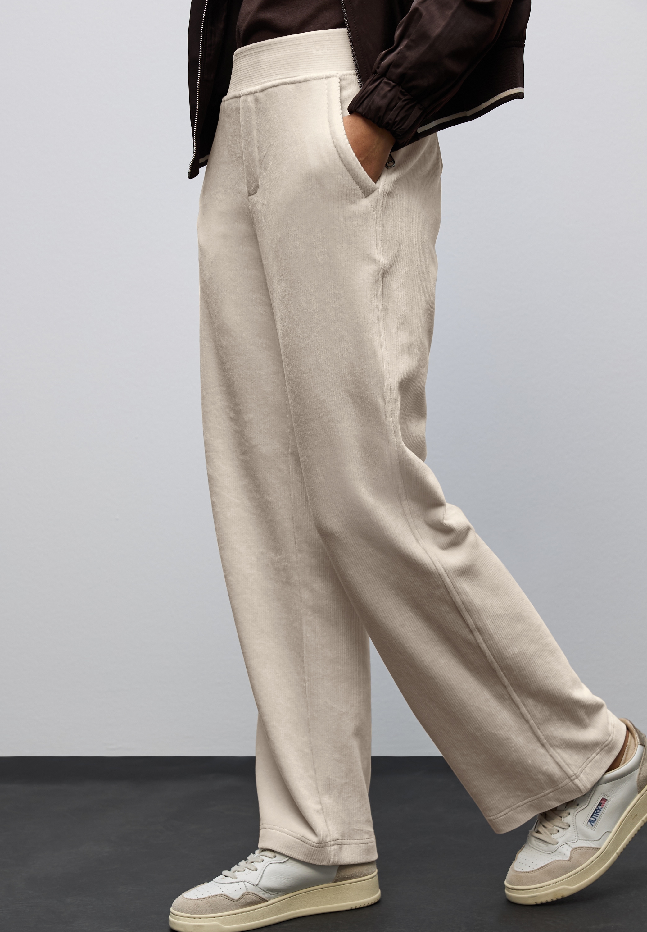 STREET ONE Cordhose  mit Stretch und seitliche Taschen