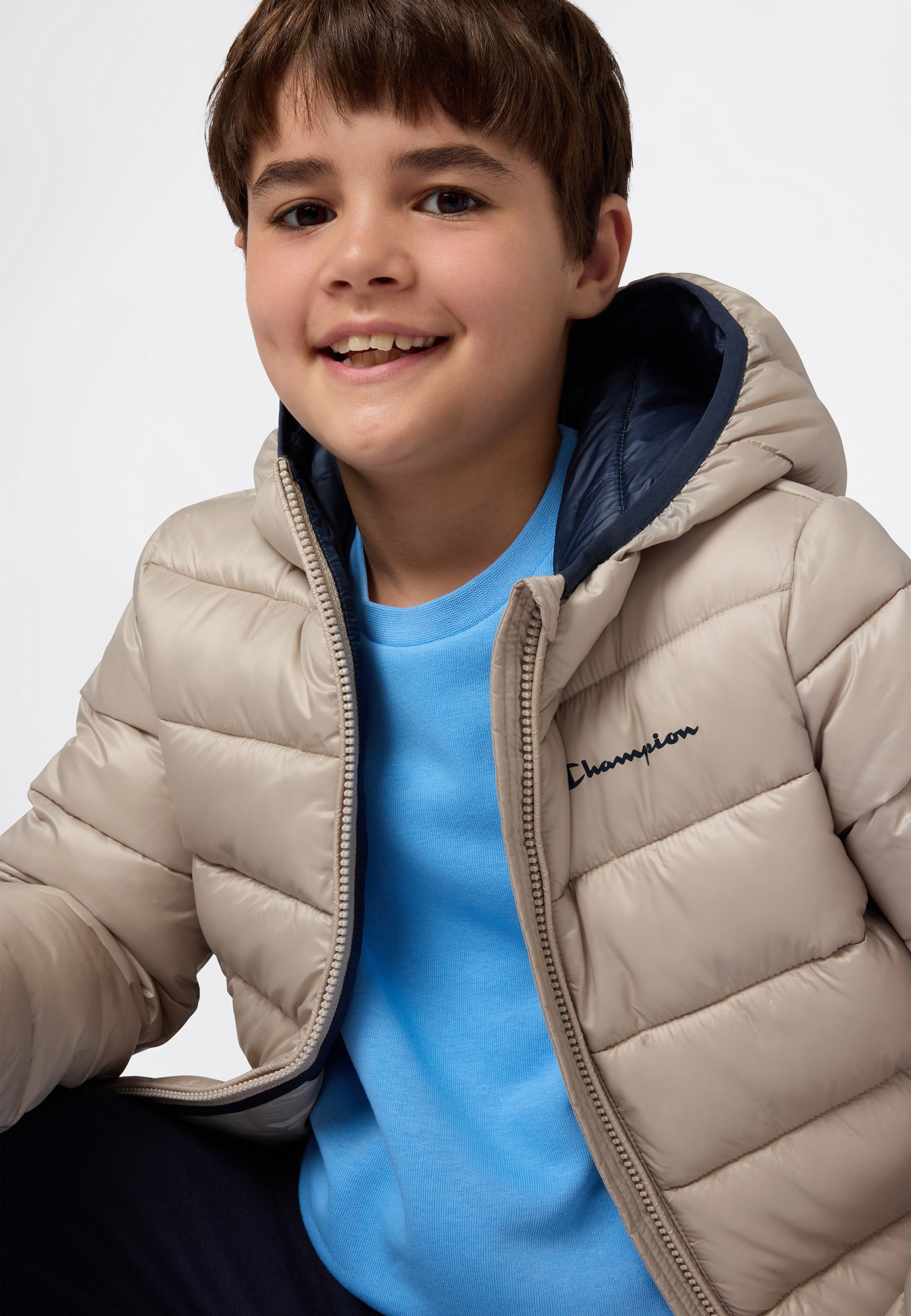 Champion Steppjacke »SPORTWEAR JACKET Standard Fit« 1 Stk. tlg. mit verstellbarer Kapuze, aus Polyester, anliegende Passform