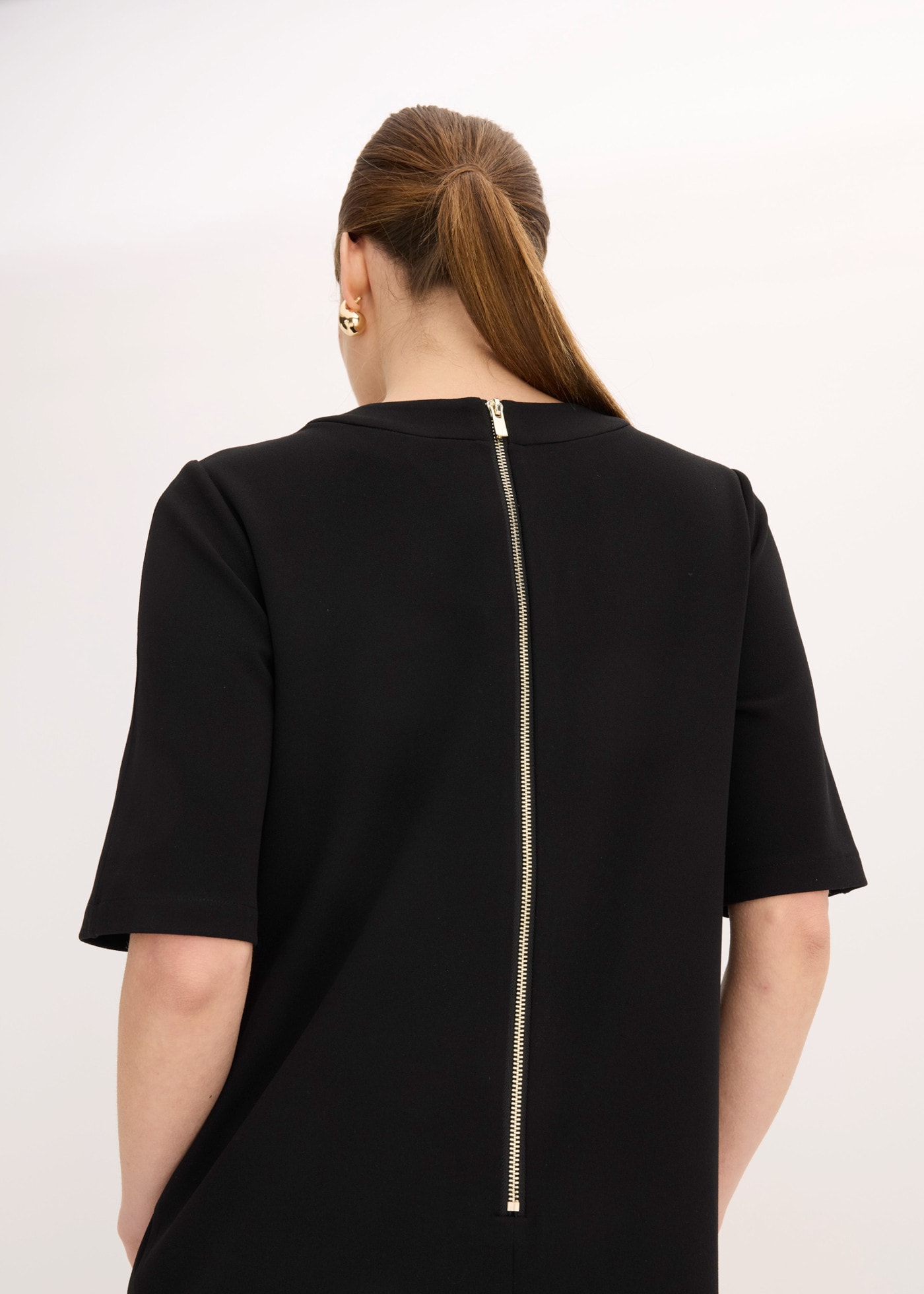 bonprix Midikleid loose fit, Kurzarm-Design, aus Polyester und Elasthan, Midilänge