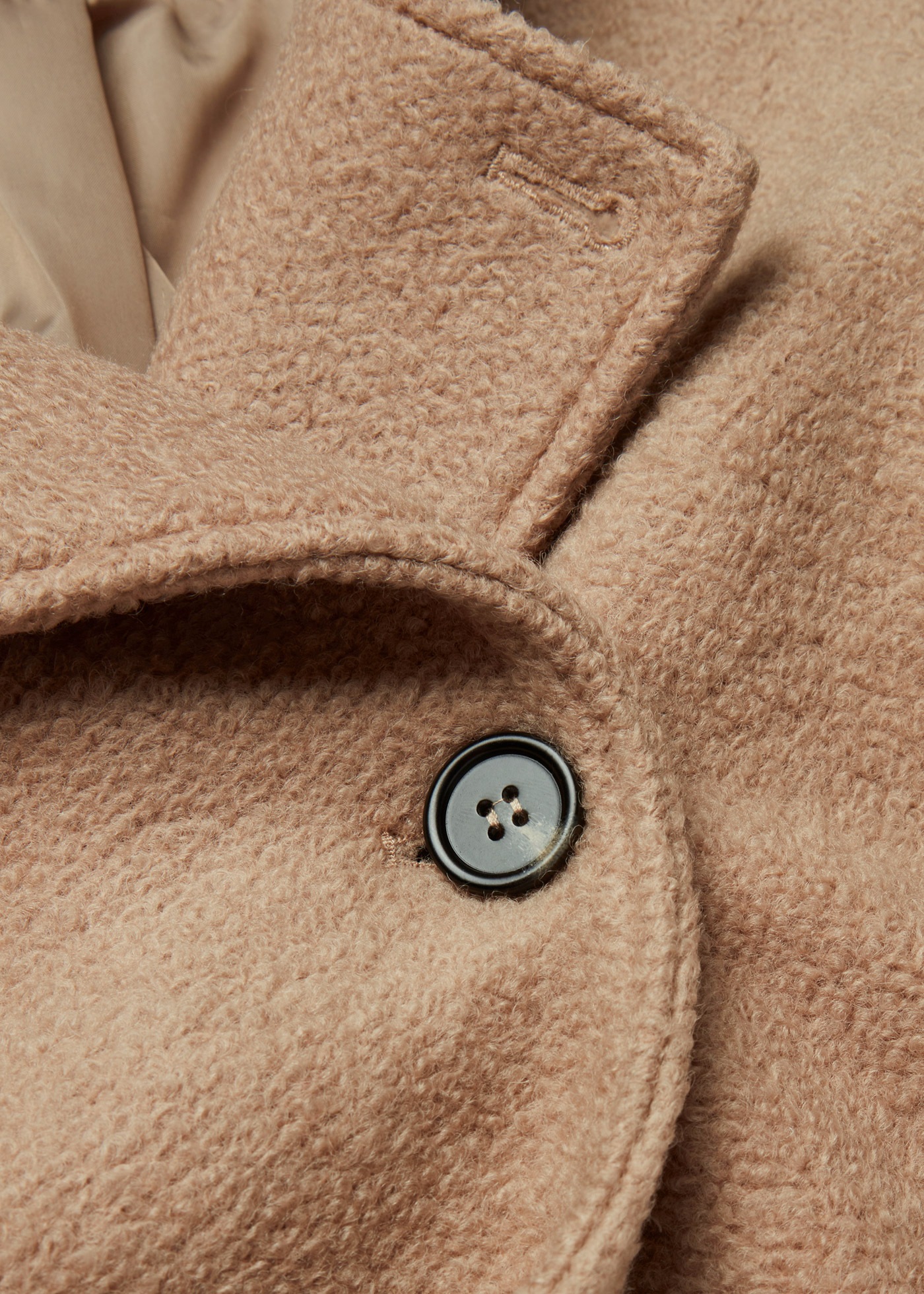 bonprix Caban mit Kapuze moderner Look, aus kuscheligem Bouclé-Material, mit Kapuze