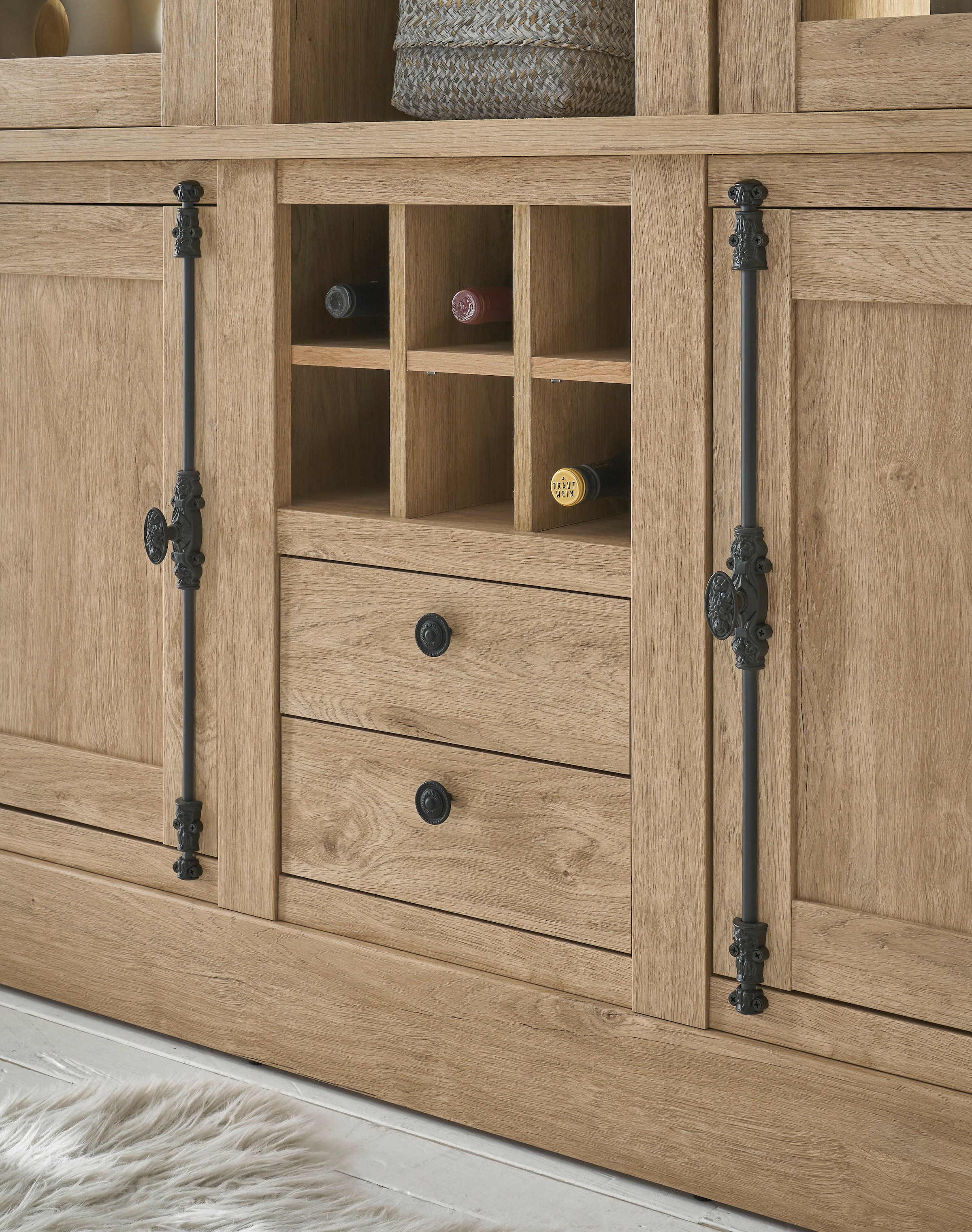 Home affaire Vitrine »Cornwall, Hochschrank im Landhausstil, Glasvitrine, Eiche Dekor« 1 Stk. tlg. Metallgriffe, 147 cm breit, viel Stauraum, in zwei Grössen verfügbar