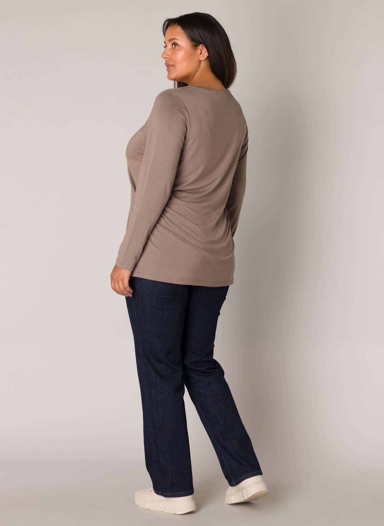 Base Level Curvy T-shirt à manches longues mit V-Ausschnitt