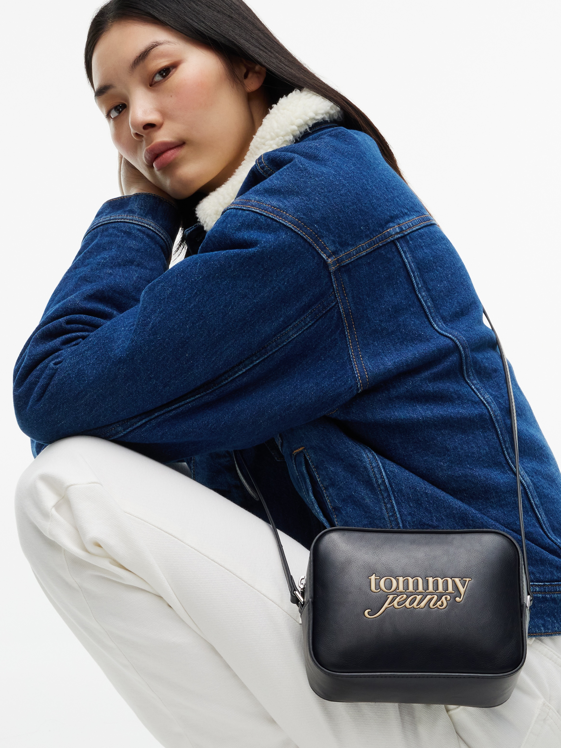 Tommy Jeans »TJW MUST CAMERA BAG« Sac bandoulière, sac à épaule avec logo contrastant