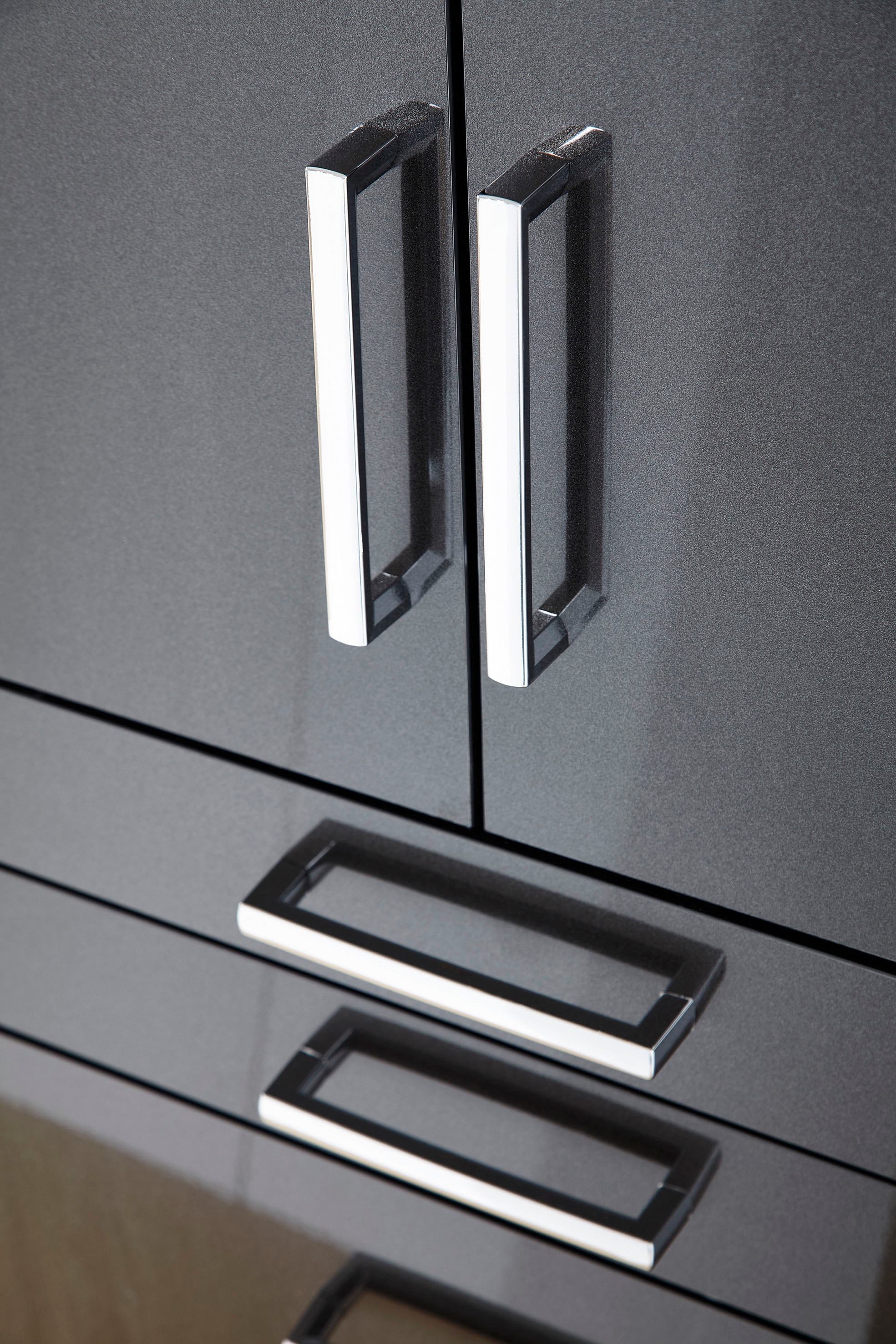 rauch Armoire à portes battantes »Kleiderschrank Schrank Garderobe Garderobenschrank  HOMBURG« avec beaucoup de rangement, tiroir supérieur compartimenté MADE IN GERMANY