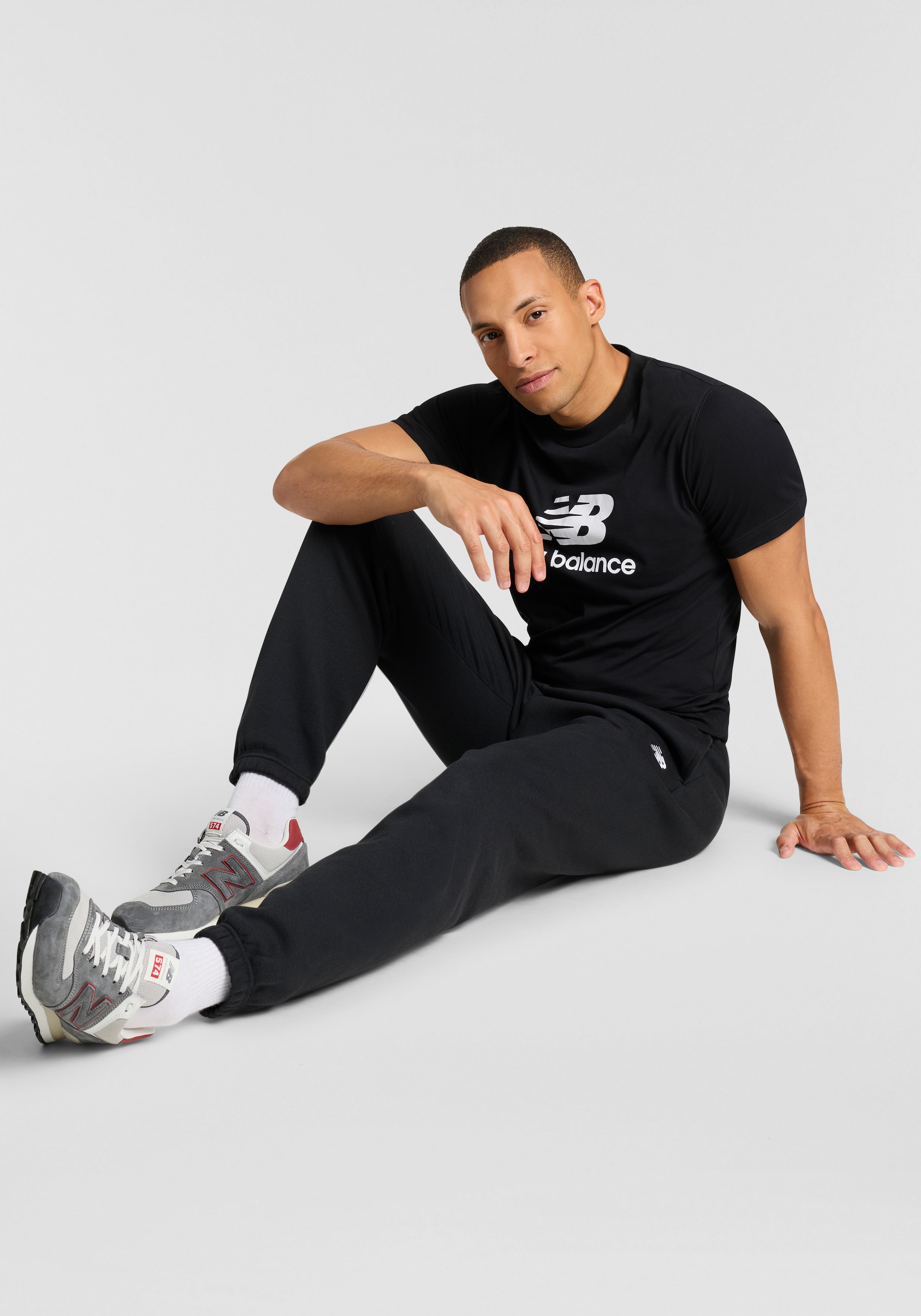 New Balance T-shirt »SPORT ESSENTIALS LOGO T-SHIRT« T-shirt sportif, design manches courtes, avec encolure ronde