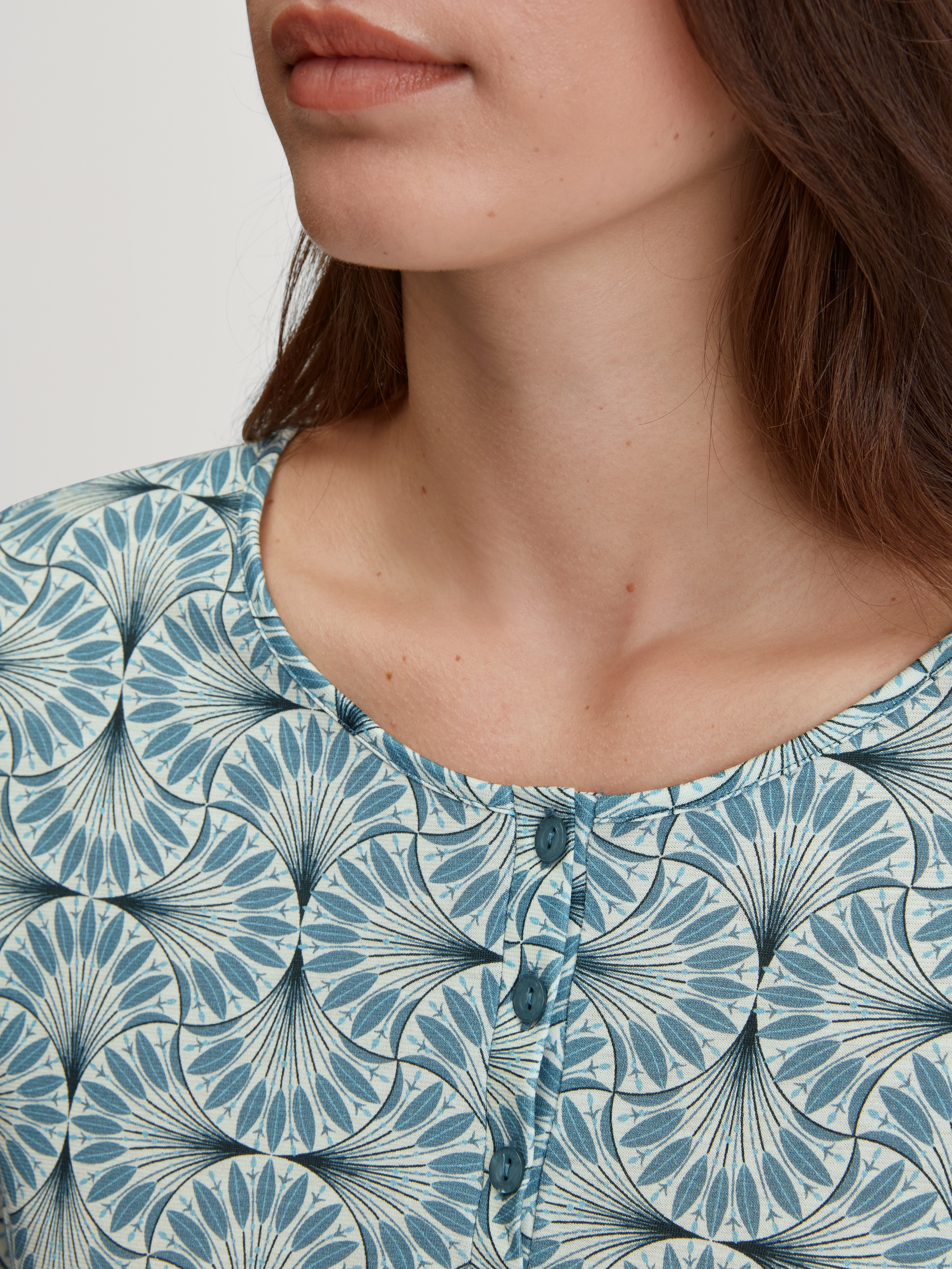 CALIDA Nachthemd »Flower Nights« Knopfleiste, Rundhals-Ausschnitt, Langarm, Pure Cotton