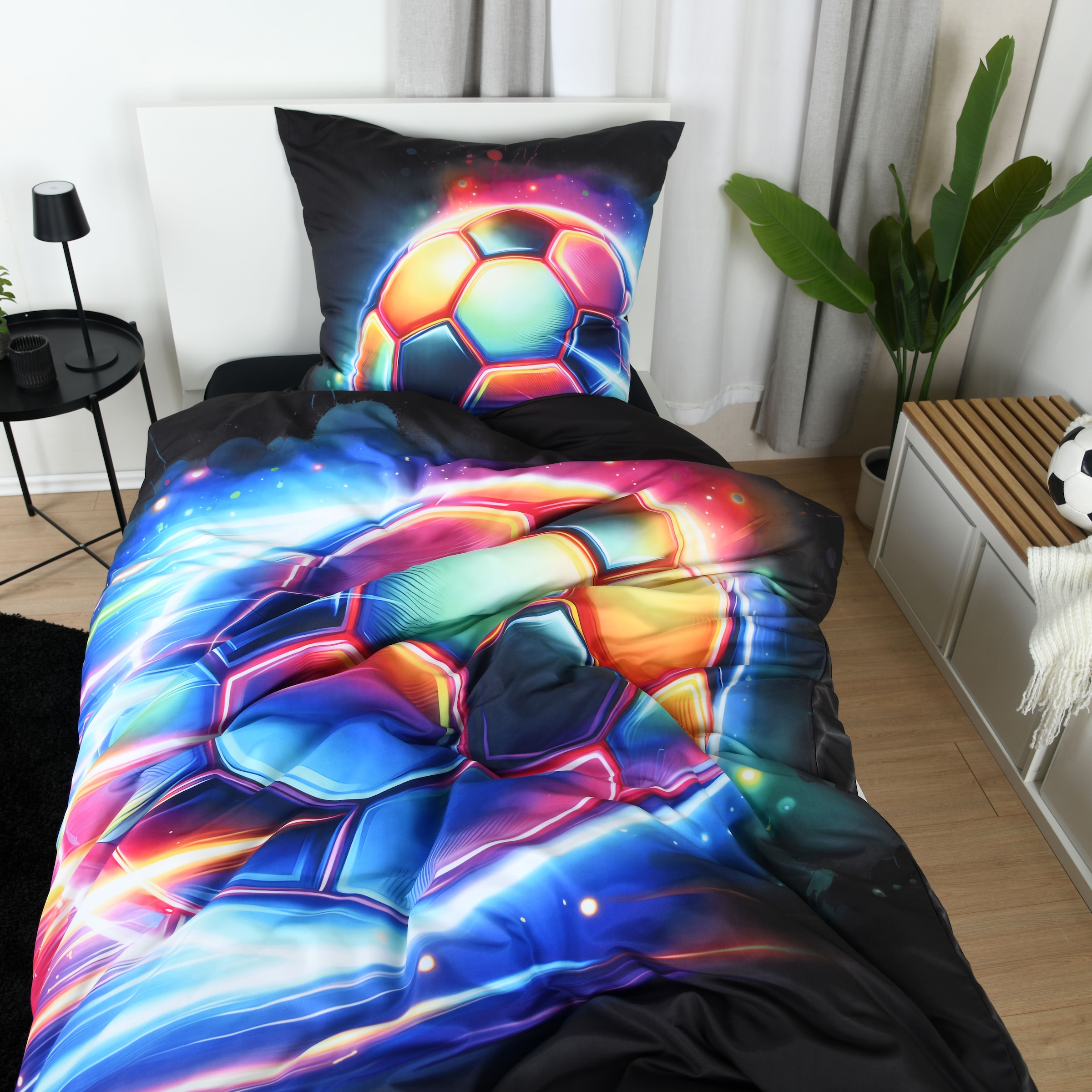 Herding Young Collection Wendebettwäsche »Neon Soccer« 2 Mit praktischem Reissverschluss