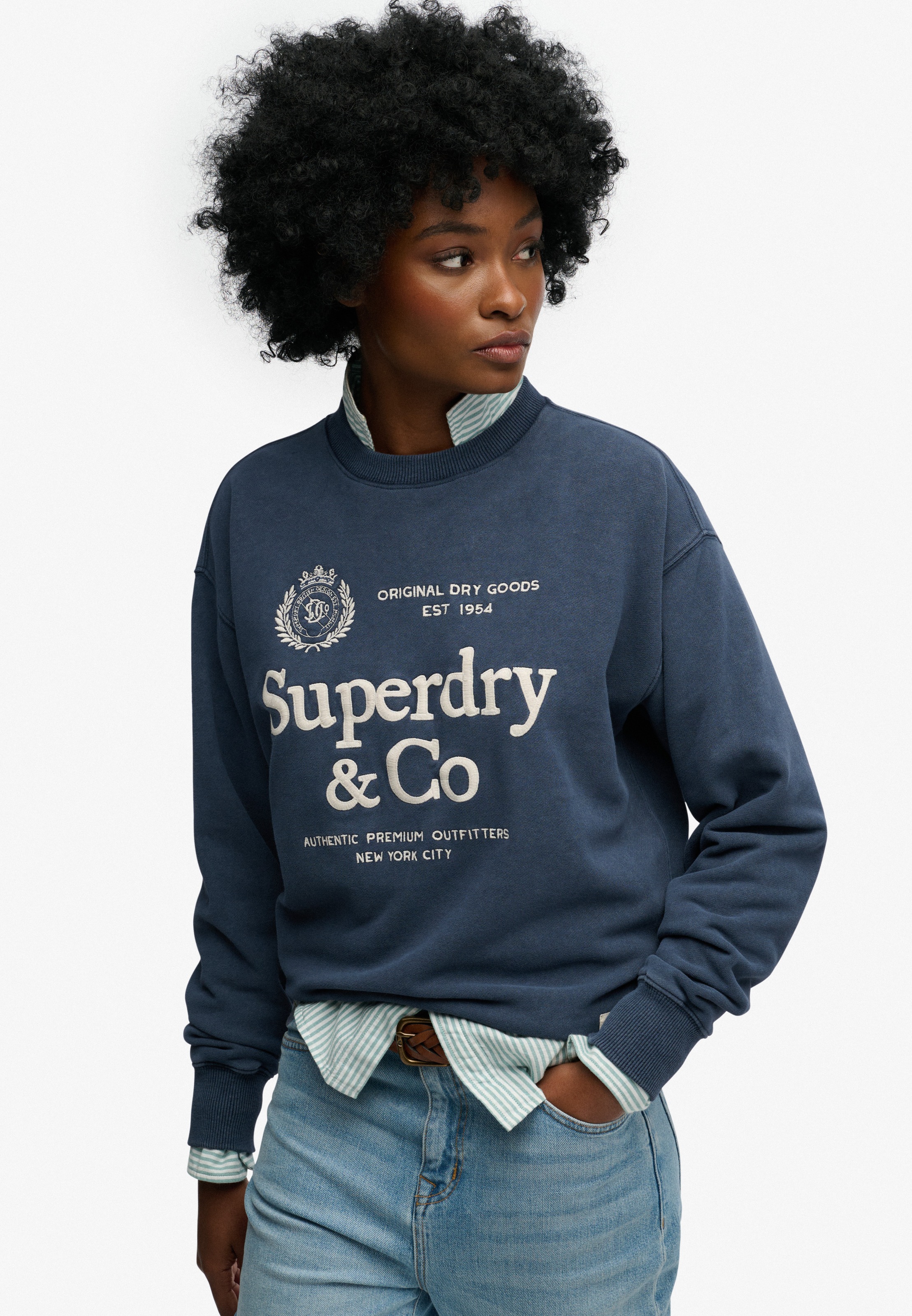 Superdry Sweatshirt »LUXE CASUAL EMB LOOSE CREW«, mit Print, aus Baumwolle, Relaxed Fit, ohne Verschluss
