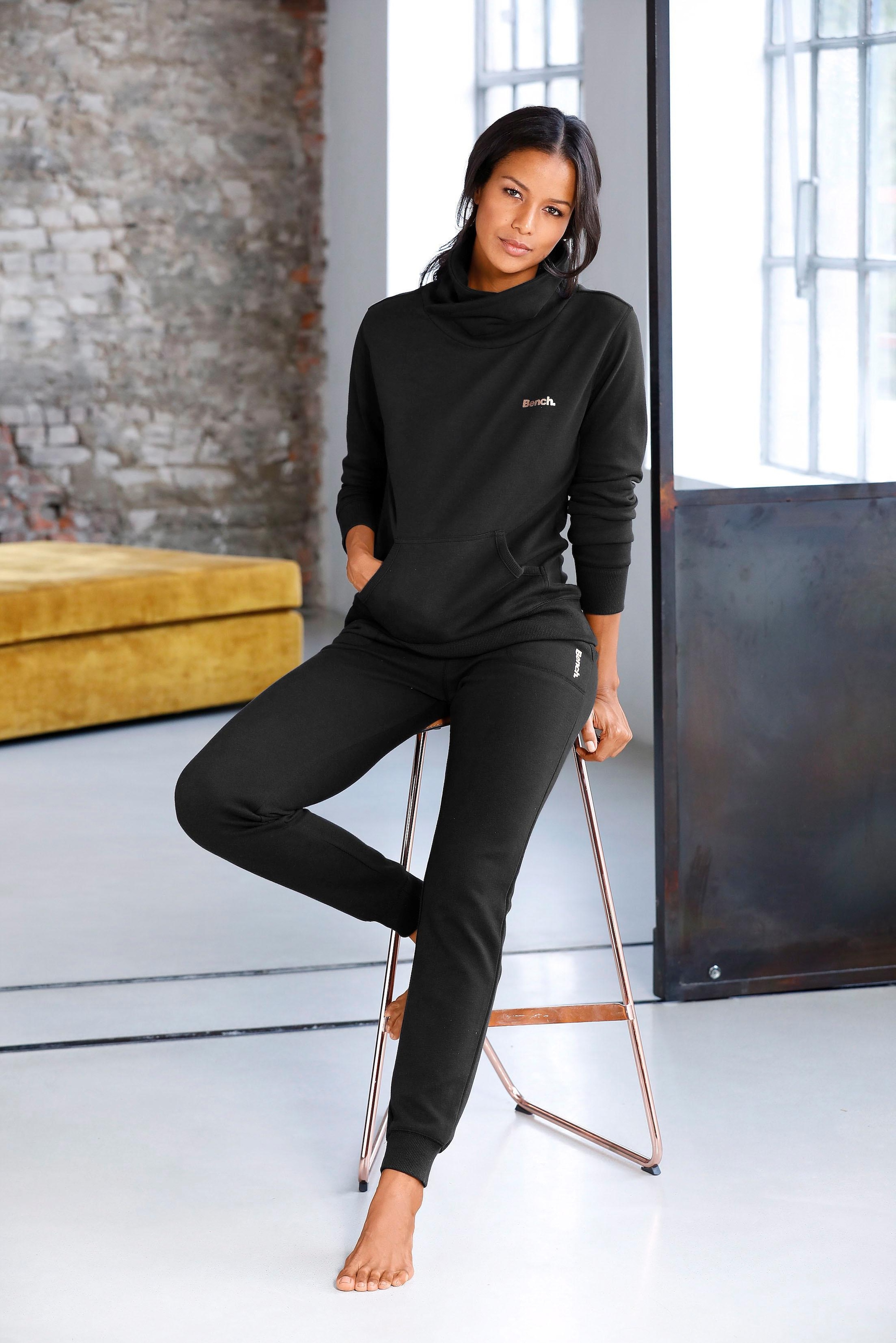Bench. Loungewear Sweat-shirt long , mit Stehkragen in Layeroptik und Kängurutasche, Loungewear
