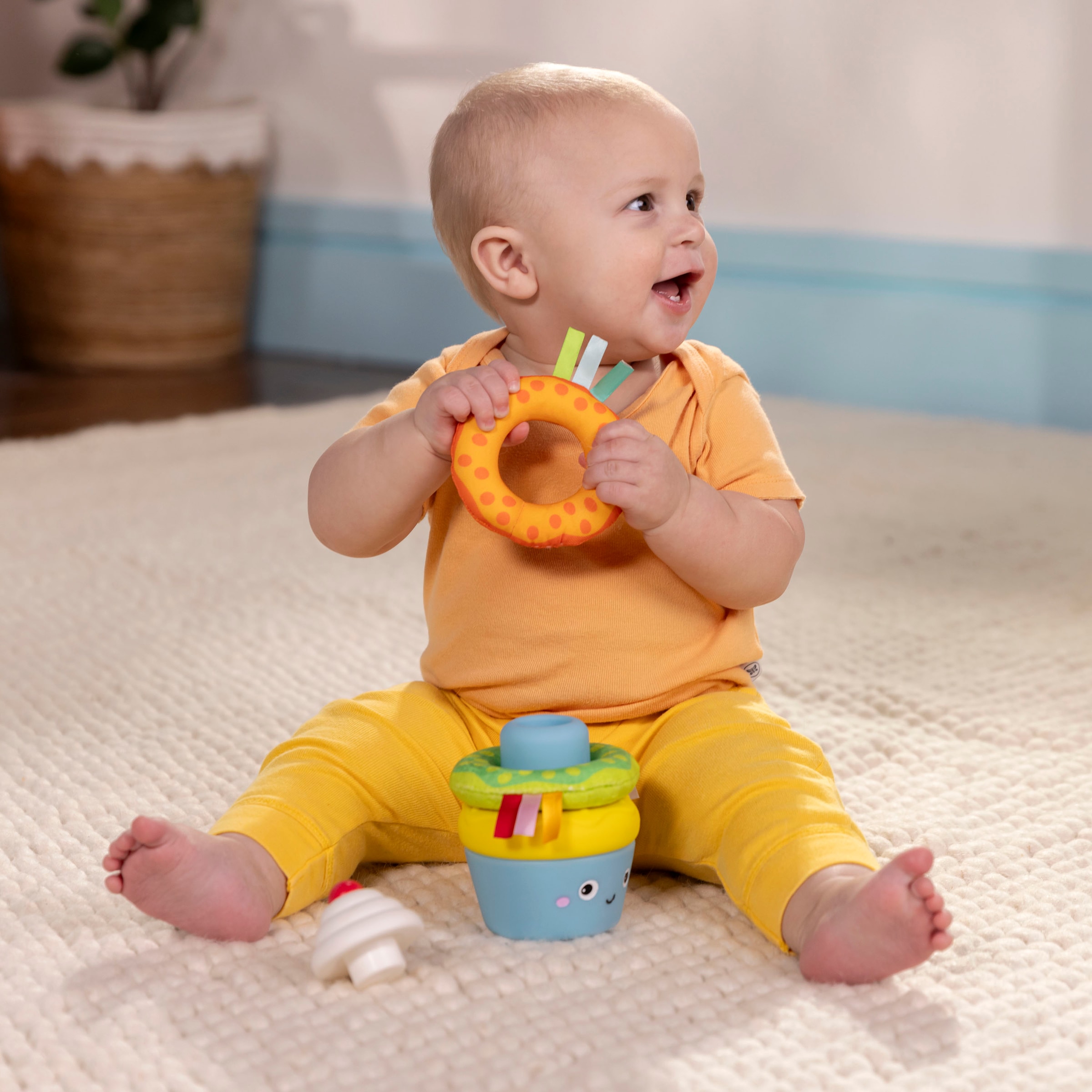 Bright Starts Stapelspielzeug »Cupcake Tower Stacking Toy with Teether«