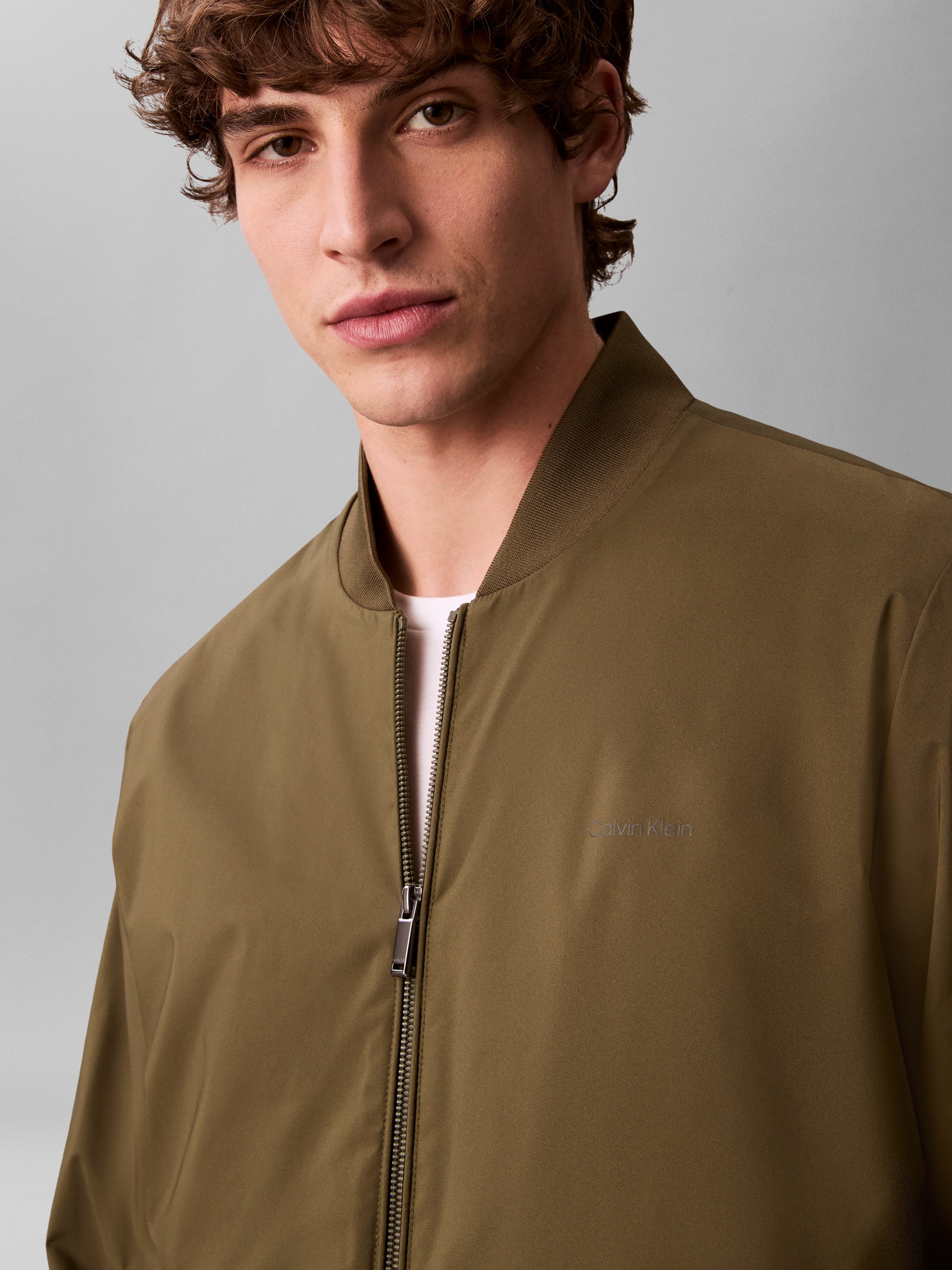 Calvin Klein Bomberjacke »MATTE BOMBER« ohne Kapuze Regular fit, mit Rundhalsausschnitt