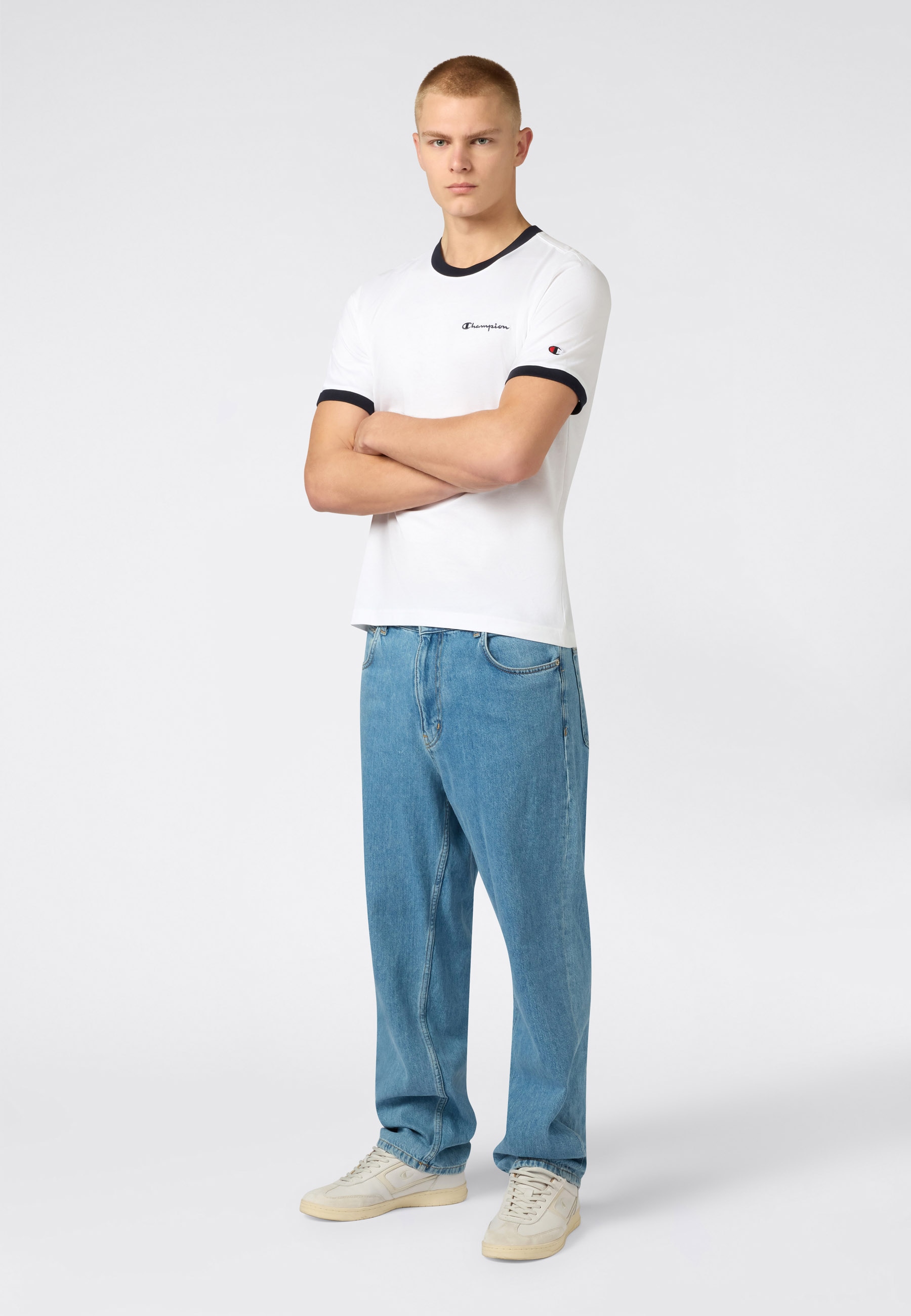 Champion T-Shirt »SPORTSWEAR T-SHIRT Standard Fit« Kurzarmdesign, leichtes Oberteil, aus Baumwolle