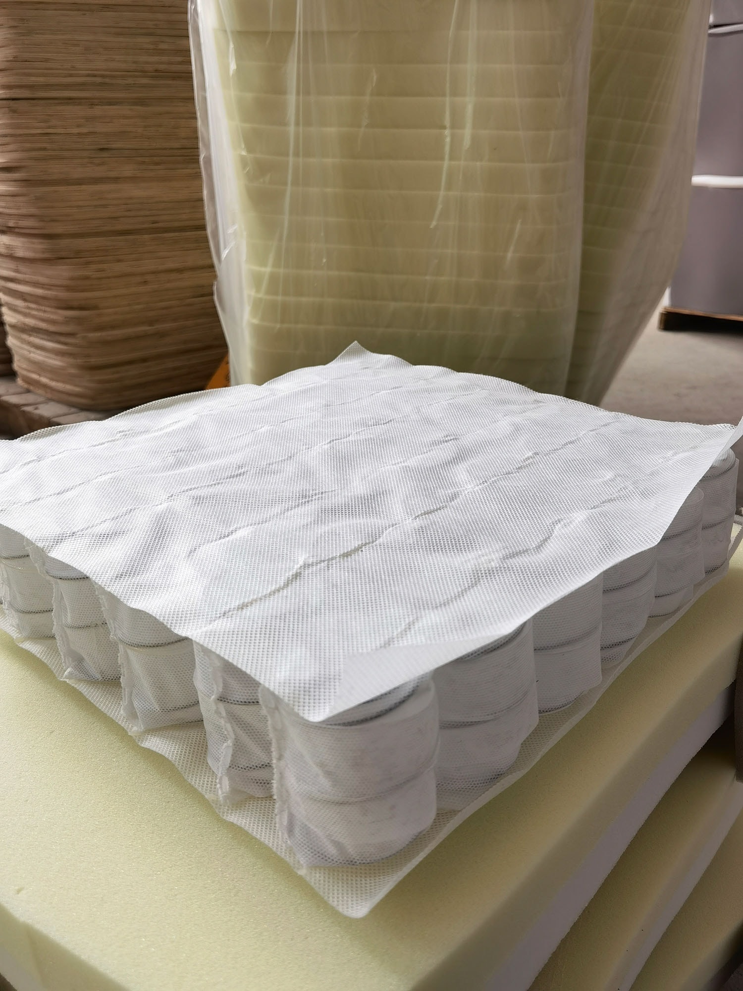 SalesFever Chaise de salle à manger »Austin - Armlehnstuhl mit hochwertiger Taschenfederkern-Polsterung« () 1 cuisEsszimmersessel: 360° Drehfunktion mit stilvollem Metallfuss