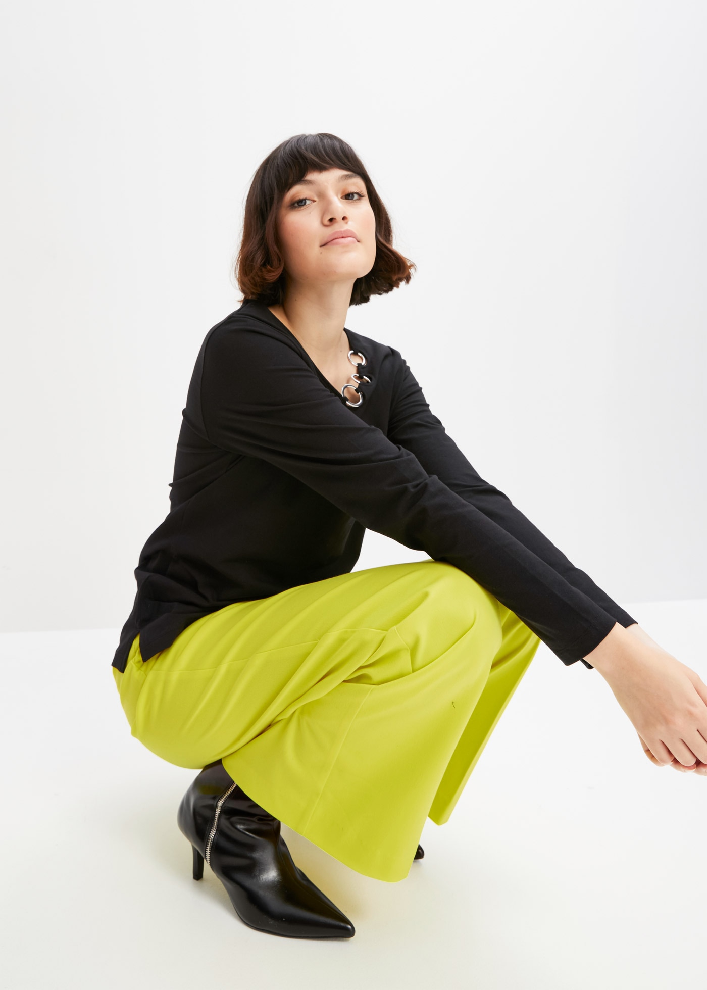 bonprix Langarmshirt bequeme Passform, Langarm, tolle Ösen-Details