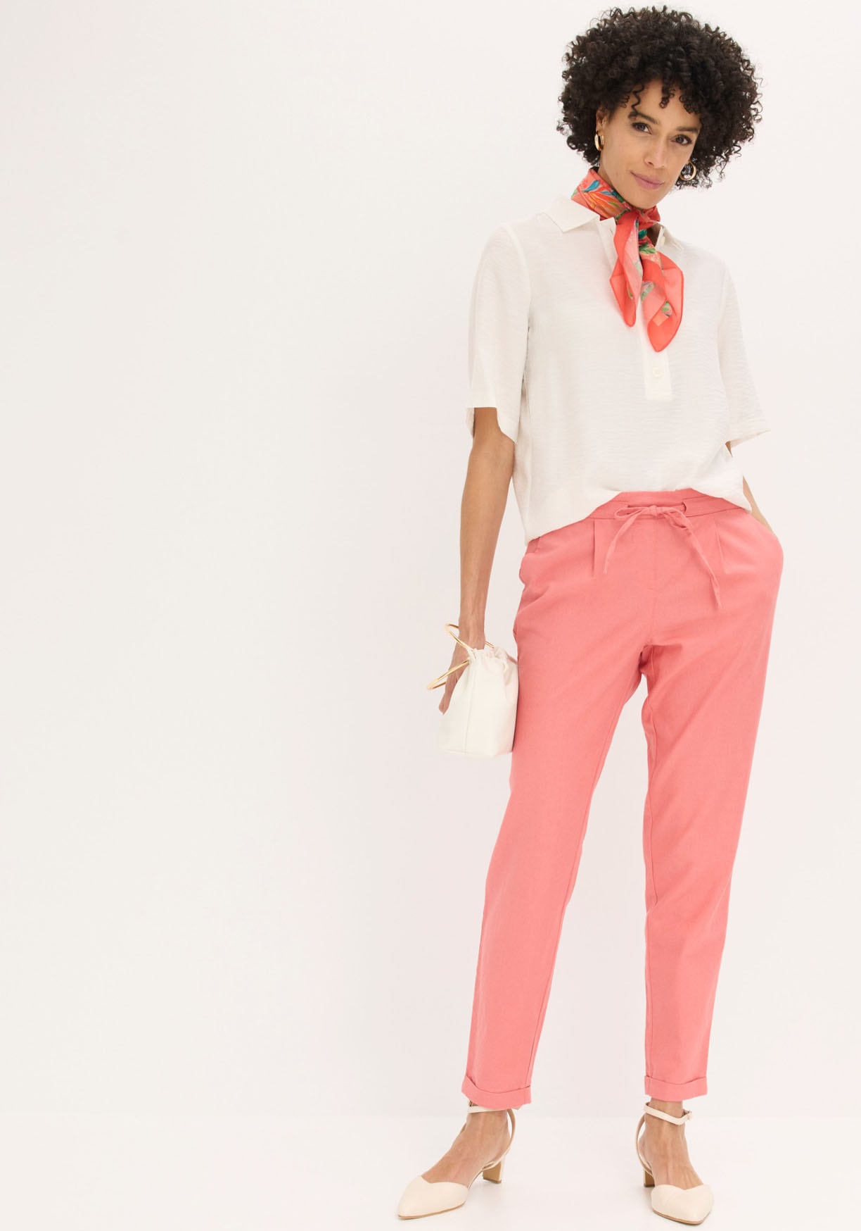 bonprix Pantalon en lin »Leinenhose«  en lin et coton, coupe Regular Fit, avec ceinture élastique