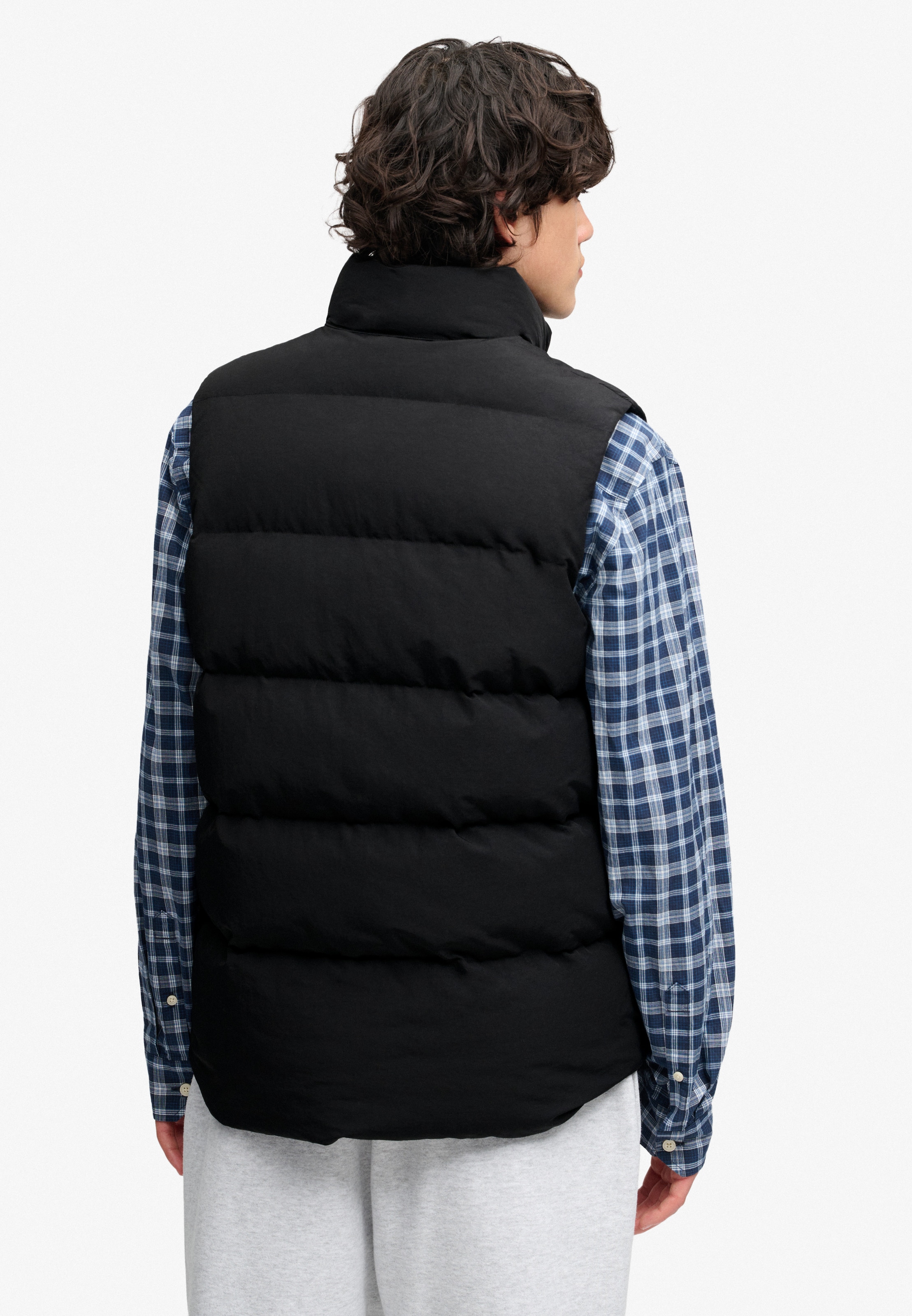 Superdry Gilet matelassé »NON HOOD SHORT EVEREST GILET« avec dessus en nylon, Regular Fit, longueur normale