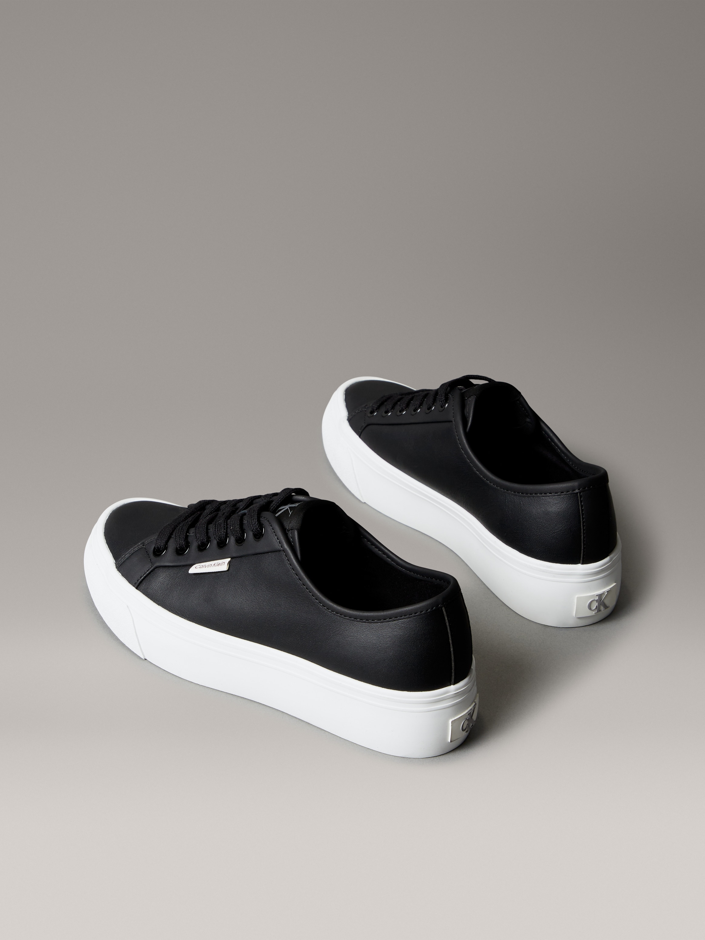 Calvin Klein Jeans Baskets à plateforme »VULC FLATF LACE UP LTH CK«  Schnürschuh, Halbschuh, Freizeitsneaker mit CK-Logo