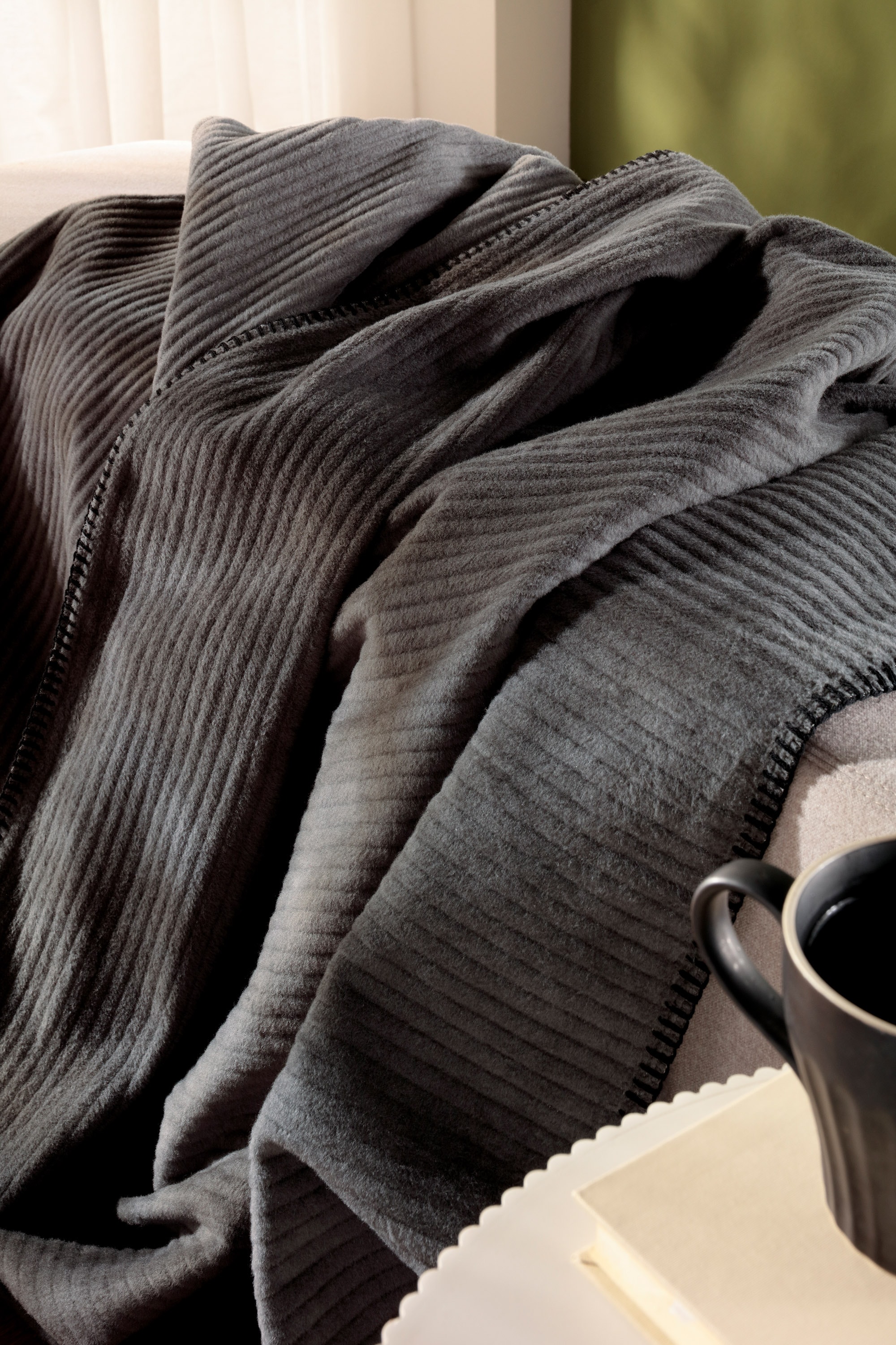 Biederlack Couverture d'intérieur »Feel Cord« mit schöner Hoch-Tief-Struktur