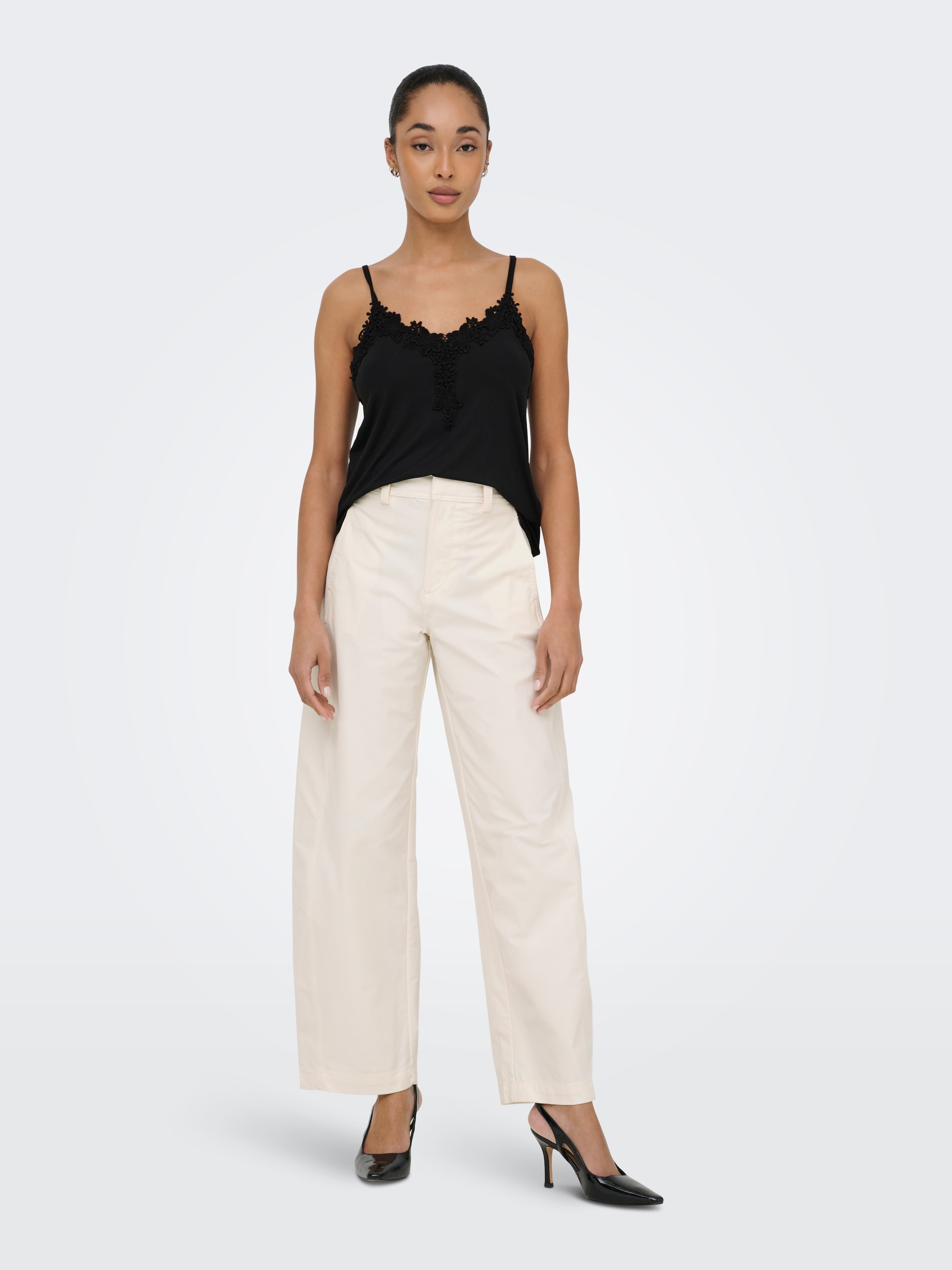 ONLY Top en dentelle »ONLBETINA S/L V-NECK LACE TOP CS JRS« fibre synthétique, coupe régulière
