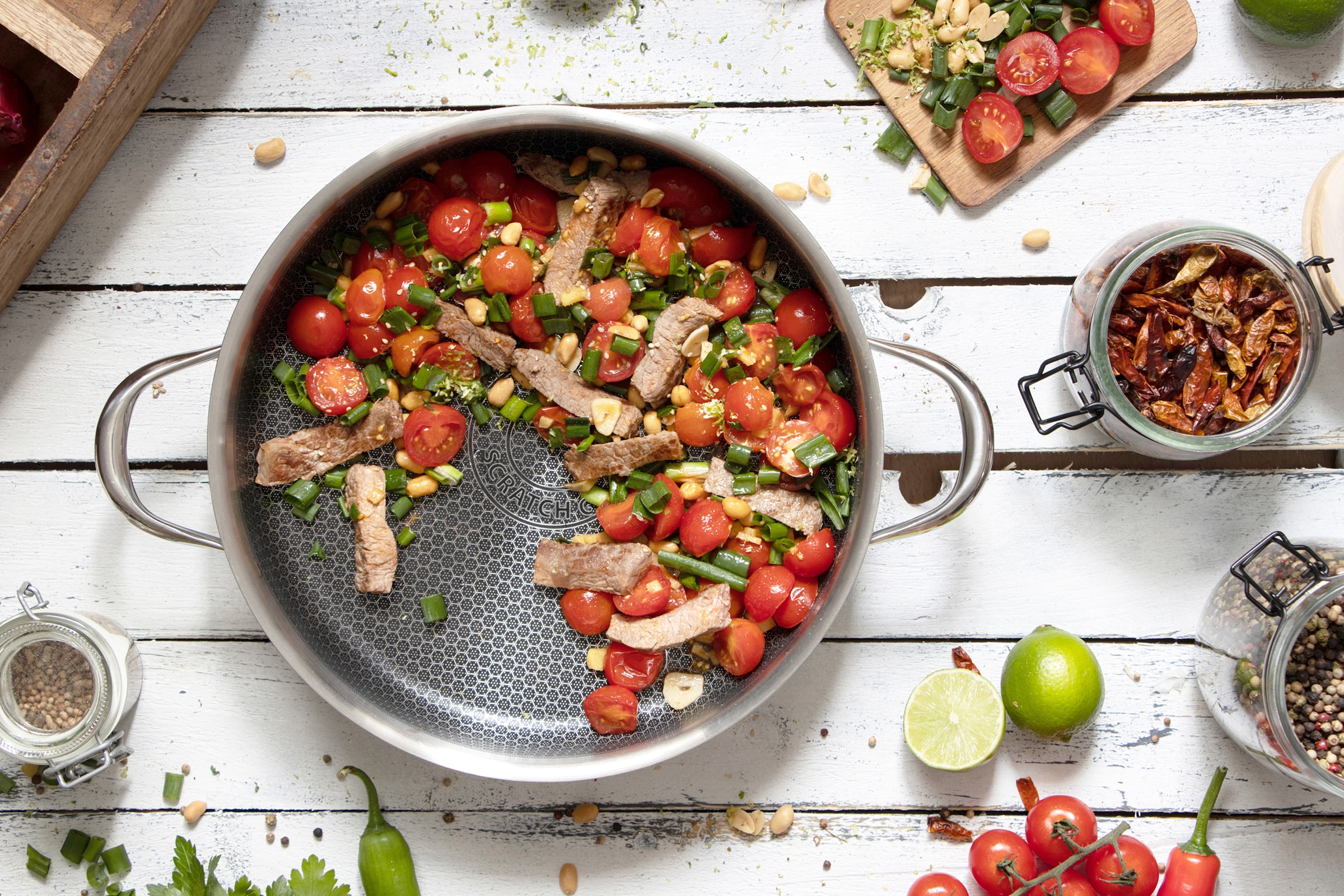 Elo Premium Servierpfanne »Relief Evolution Servierpfanne« Edelstahl 18/10 2 tlg. tlg. durchgehender Aluminium-Kern, aussen magnetischer Edelstahl