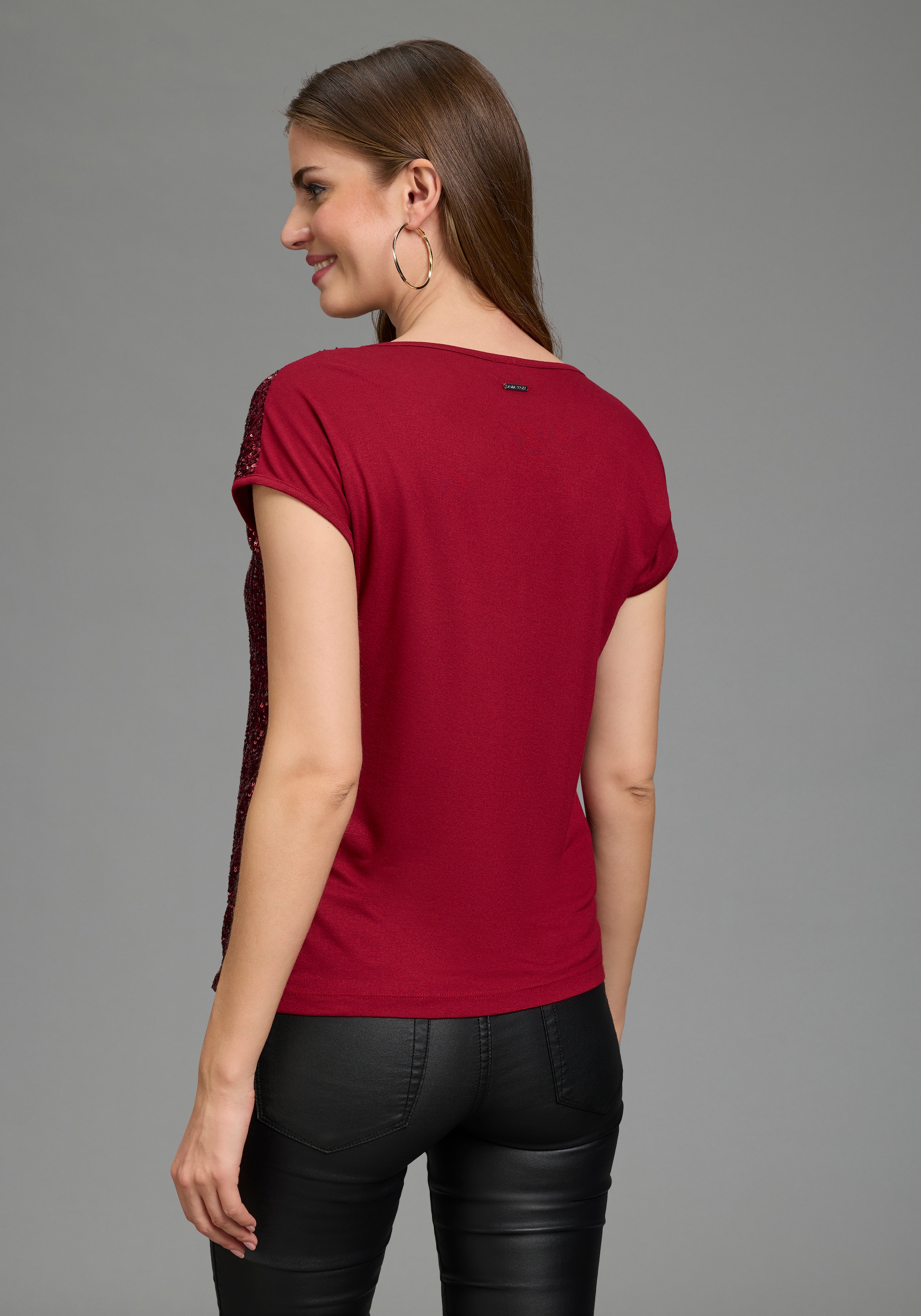 Laura Scott T-Shirt figurumspielende Passform, hüftbedeckende Länge, ärmellos