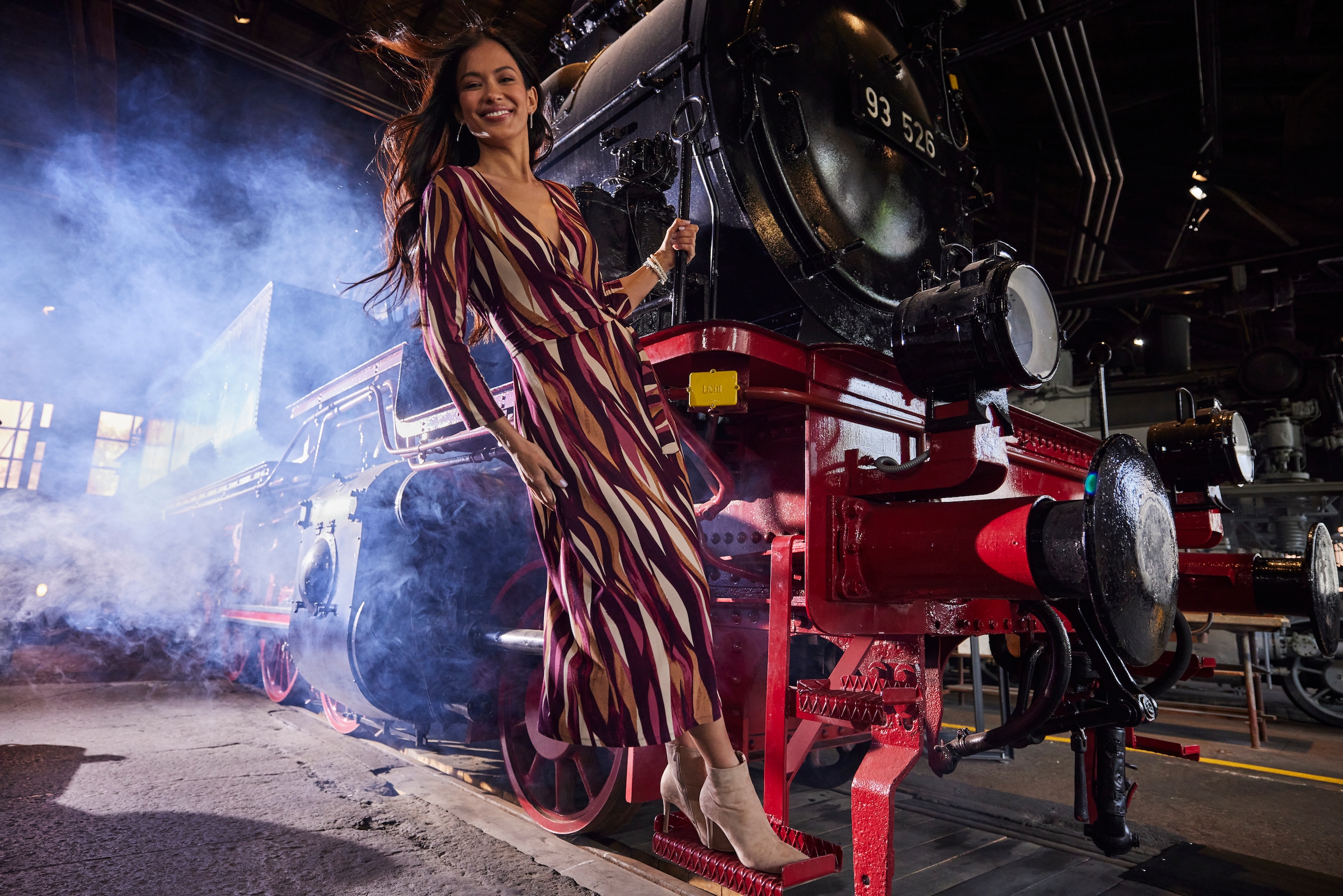 Aniston SELECTED Robe en jersey in femininer Wickel-Optik - NEUE KOLLEKTION