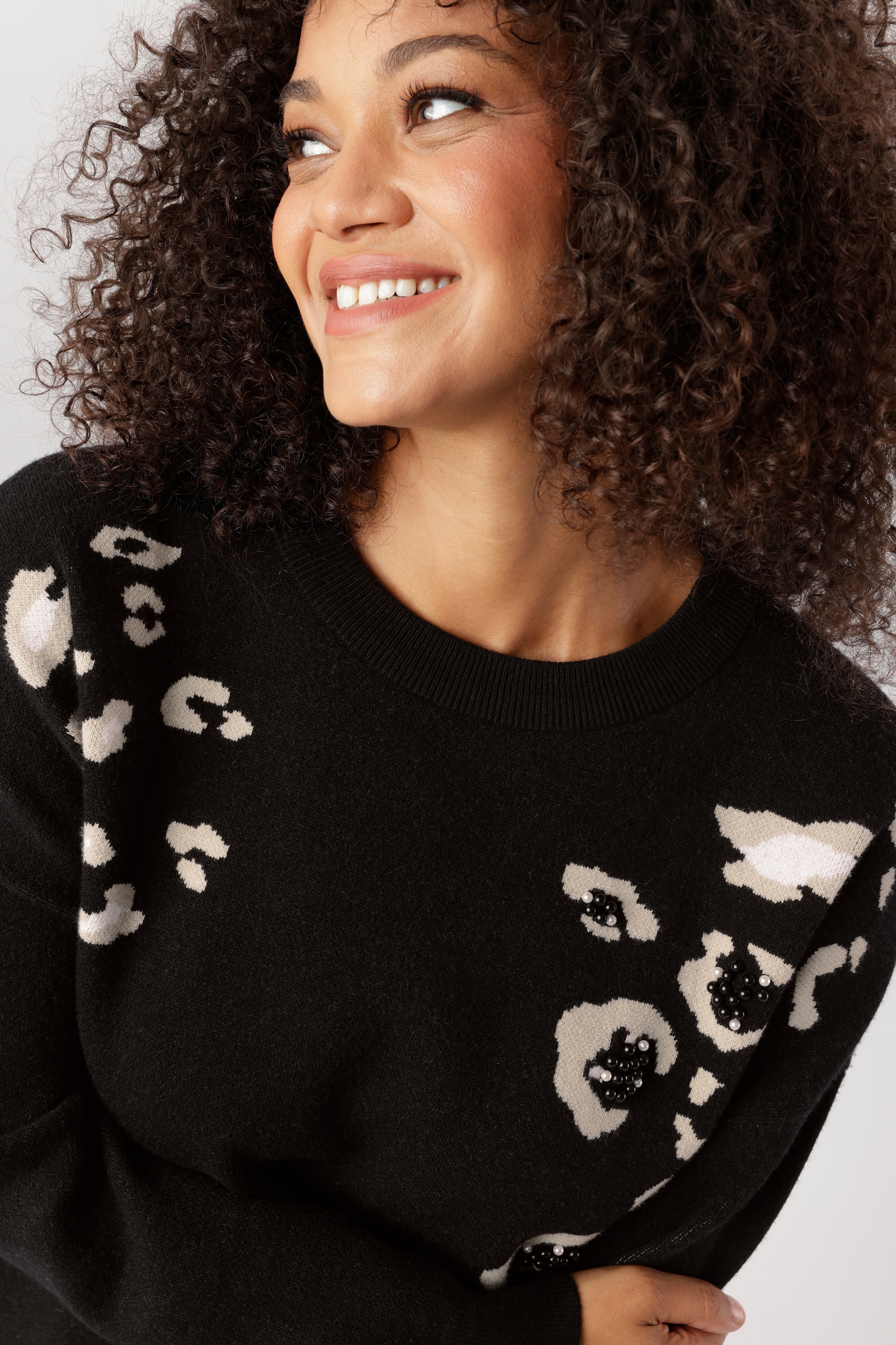 Aniston PLUS Pull en tricot avec détails animaux et perles